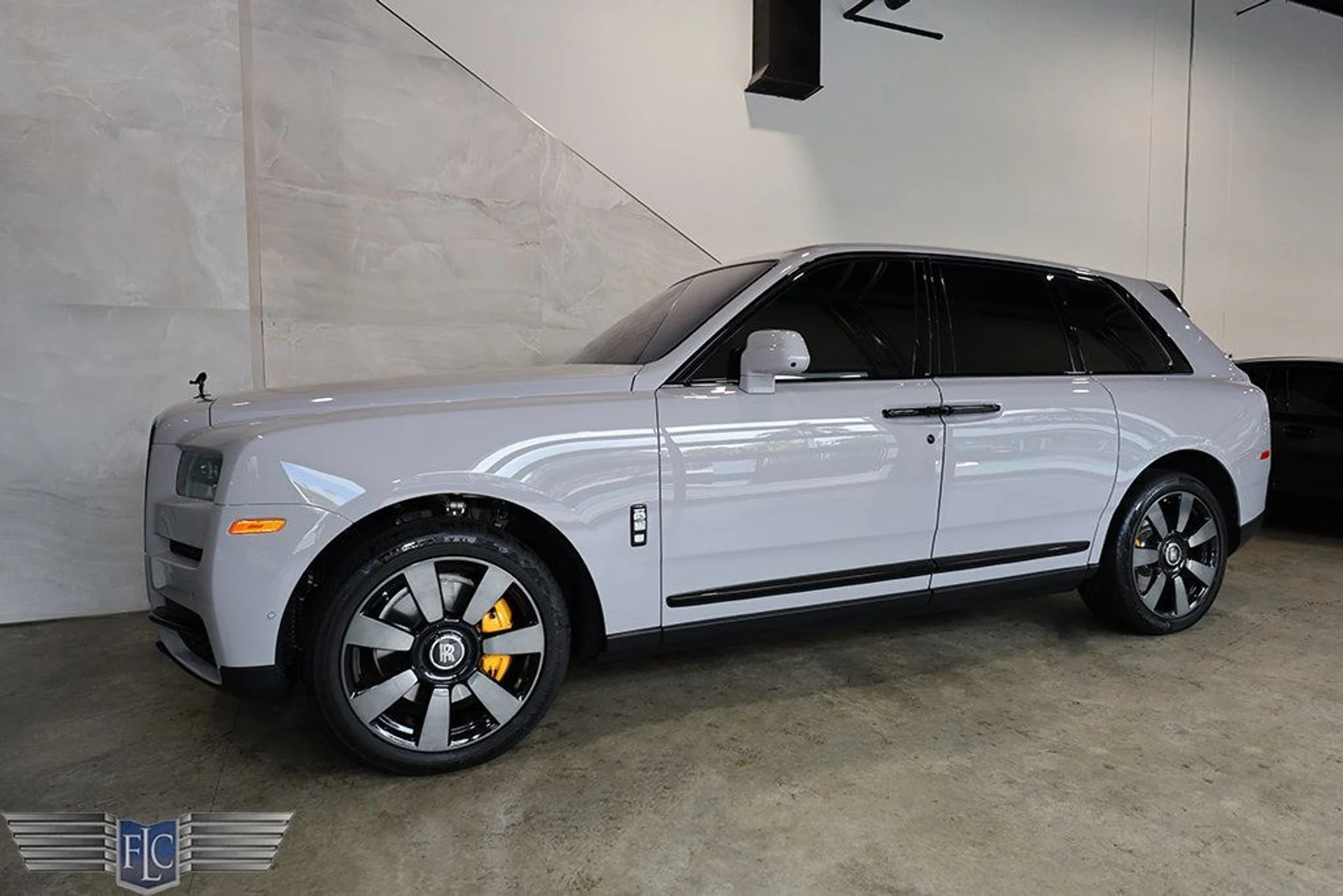 mph045_3072095119_used_2024_rolls_royce_cullinan_blackbadgesportutility_9689_22957854_46_1024_4ea3f16554