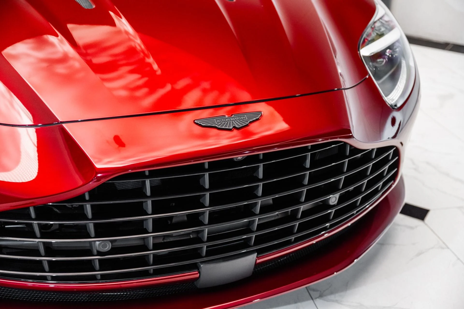 mph045_3076615398_Used_2025_Aston_Martin_DB_12_Coupe_1748960287_276ce22466