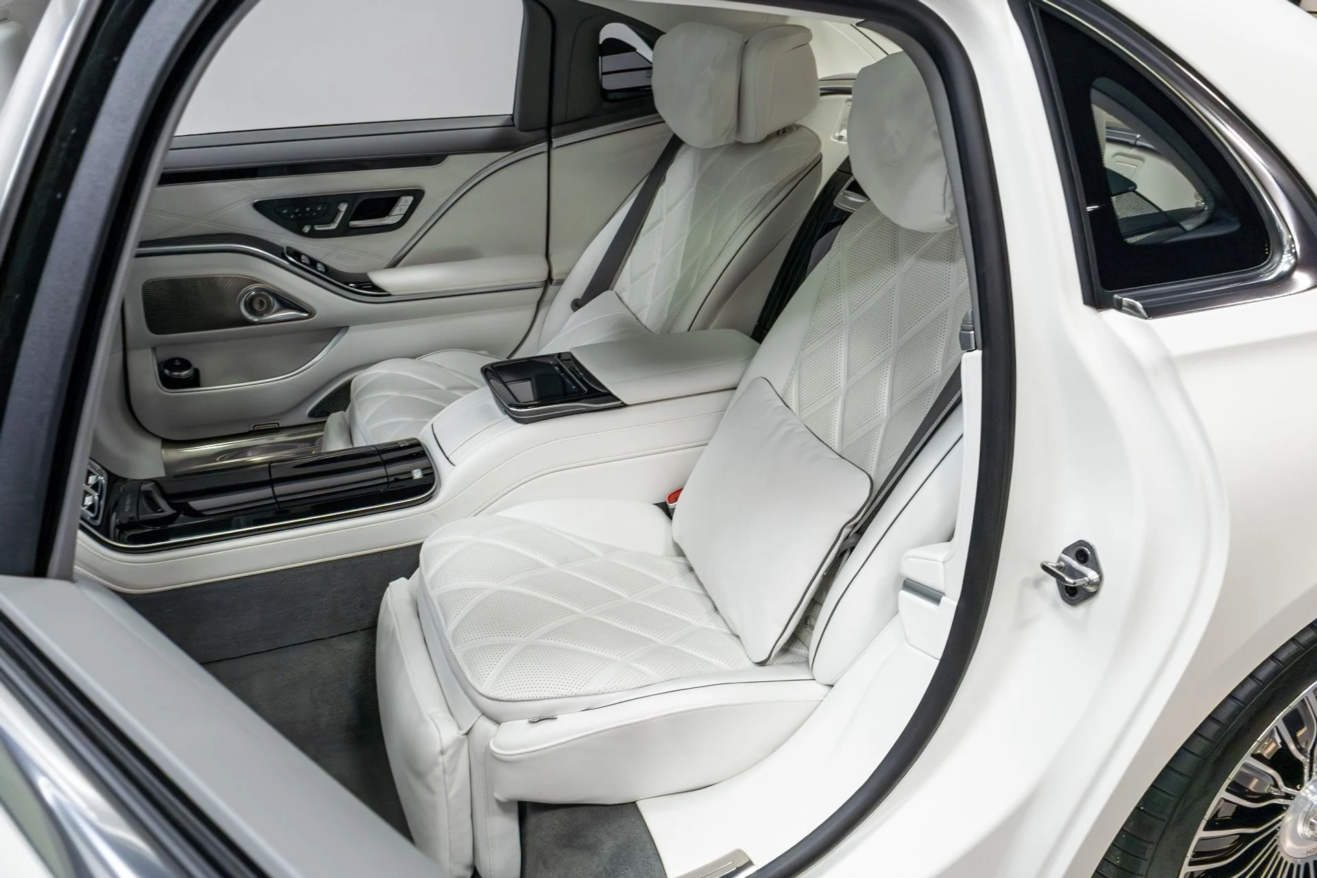 mph045_3079698588_Used_2023_Mercedes_Benz_S_Class_Maybach_S_680_4_MATIC_1776091551_d060d88bee