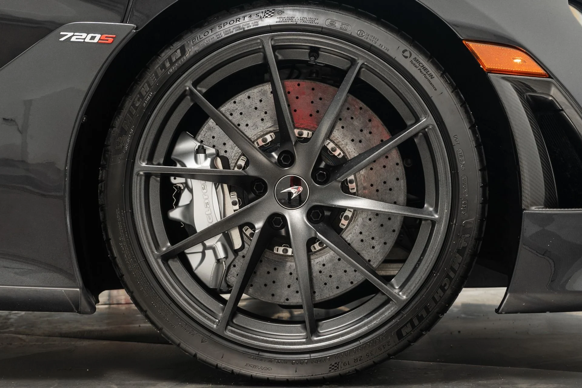 mph045_3091641182_Used_2019_Mc_Laren_720_S_Luxury_MSO_paint_color_Gorilla_Glass_Roof_Carbon_Packs_1_and_2_1765568029_d9dc283571