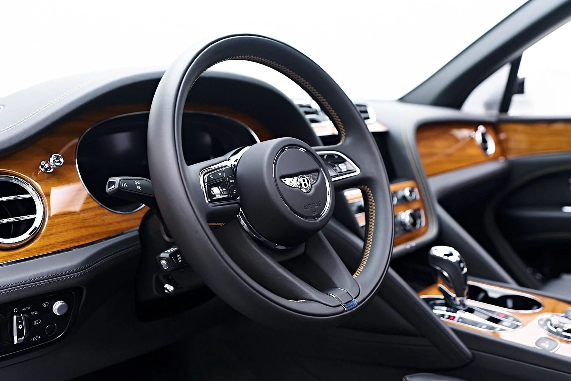 mph045_3100837756_Used_2023_Bentley_Bentayga_EWB_Azure_1745273088_a7e2c701ea