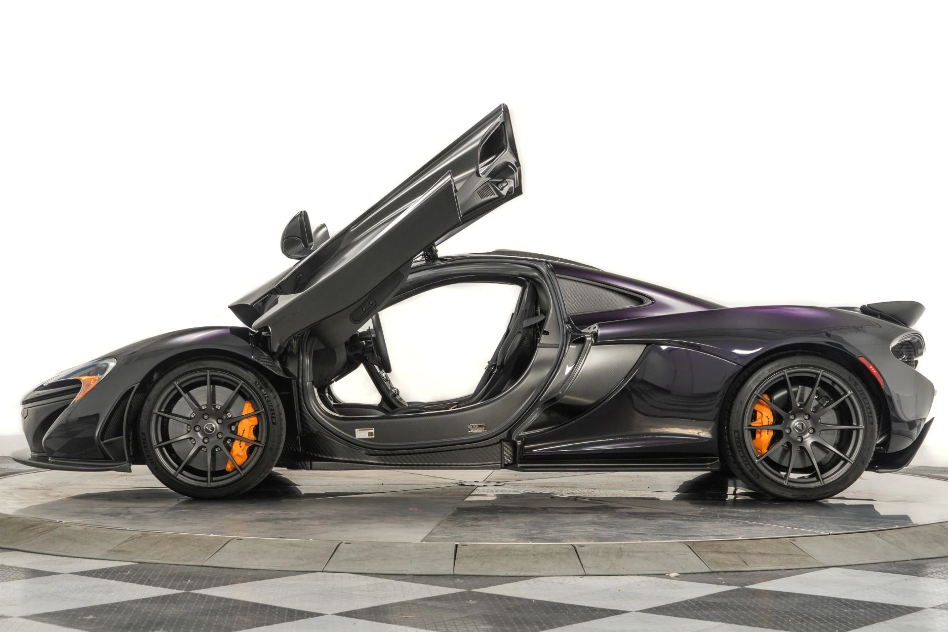 mph045_3101094962_Used_2015_Mc_Laren_P1_1757693510_bce9fdd41d