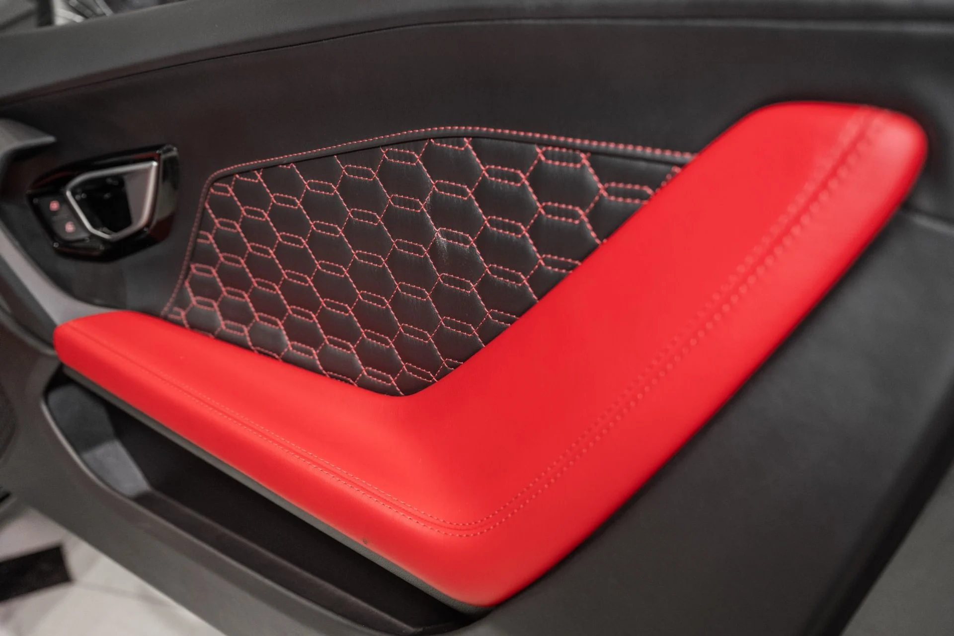 mph045_3107128658_Used_2016_Lamborghini_Huracan_LP_610_4_Spyder_1773071752_4035303667