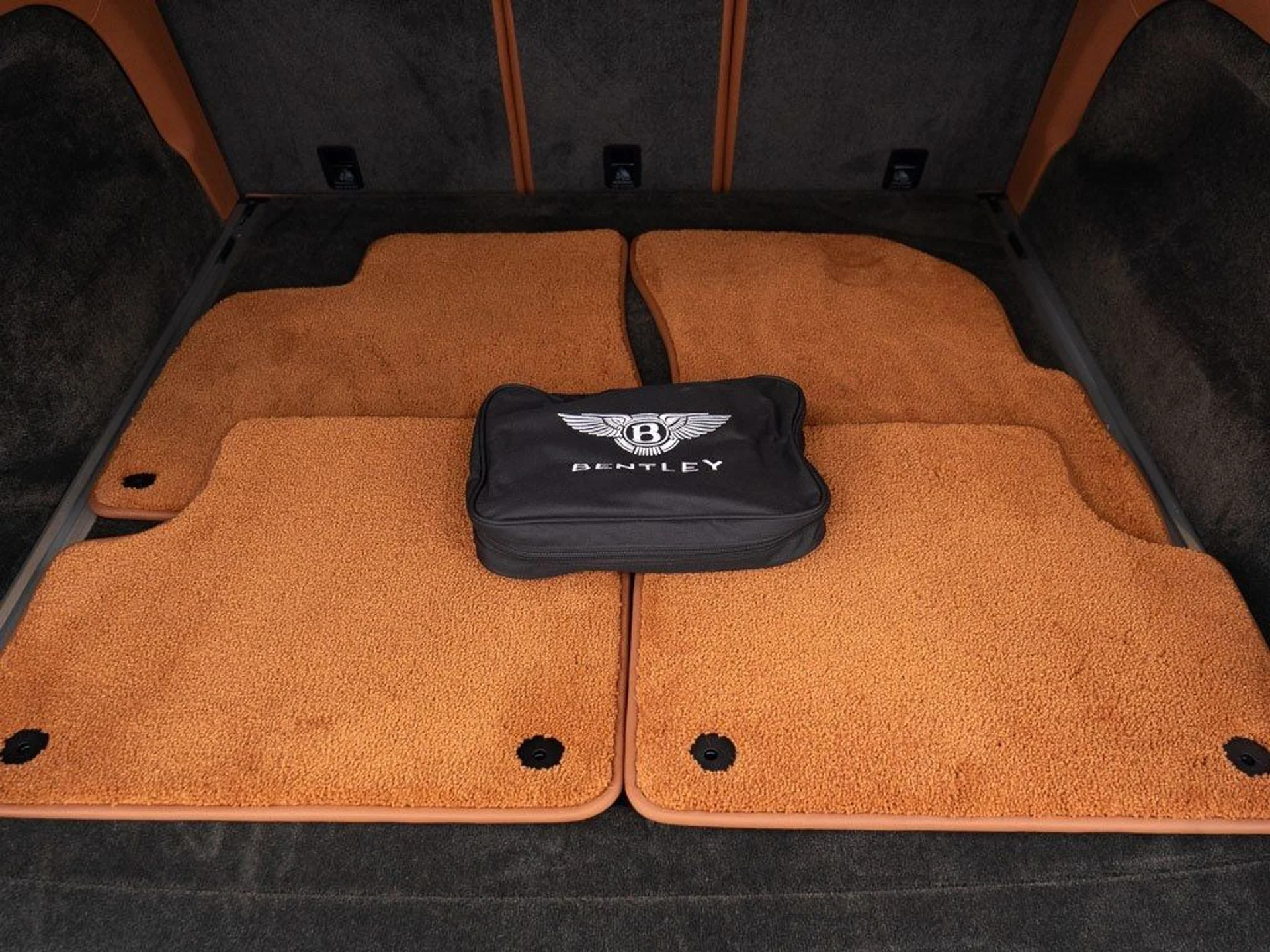 mph045_3108029601_c573ae02356742d115df28df2996af12_067abd9da7