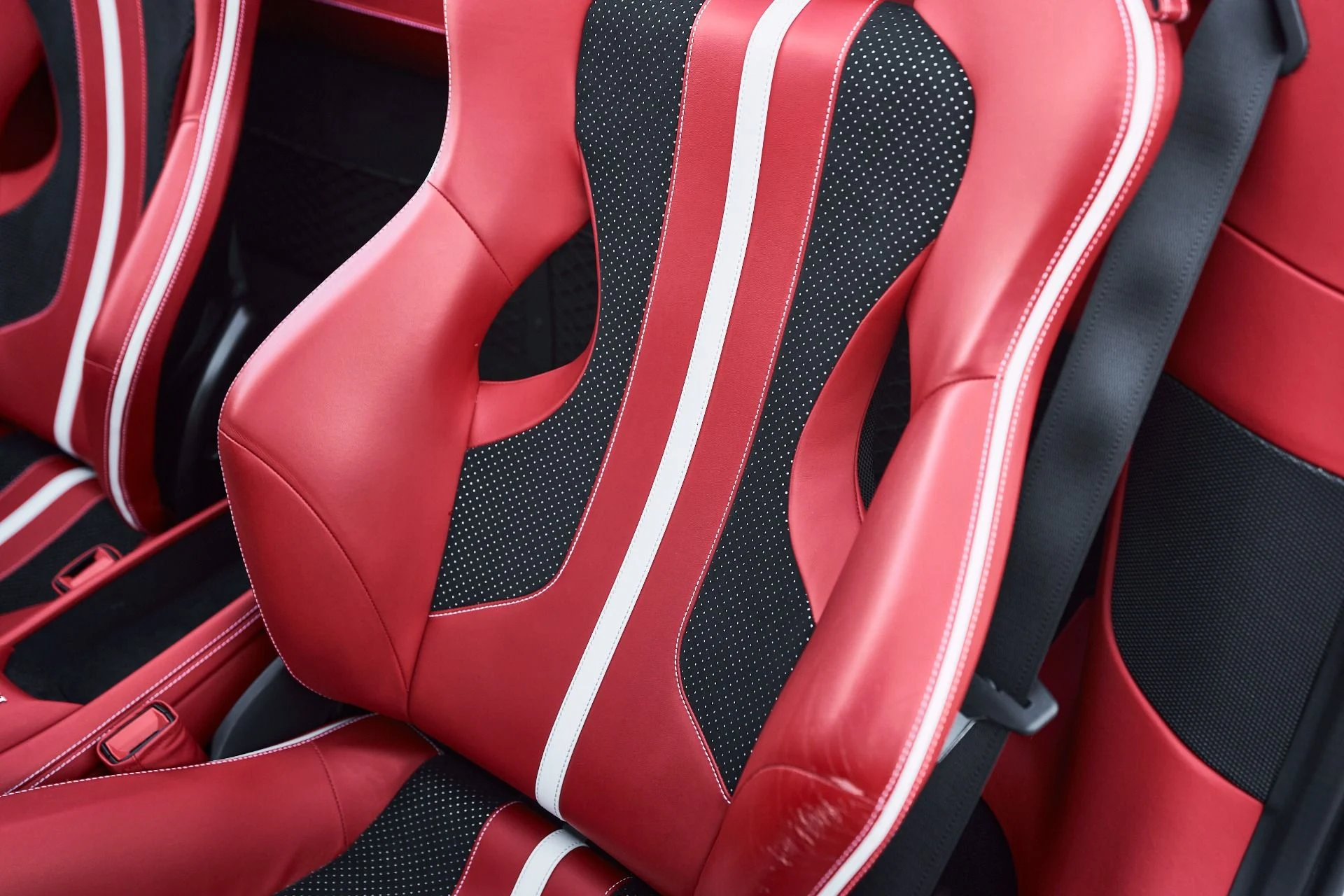 mph045_311026207_Used_2021_Ferrari_F8_Spider_Base_1763084346_0231bcdffb