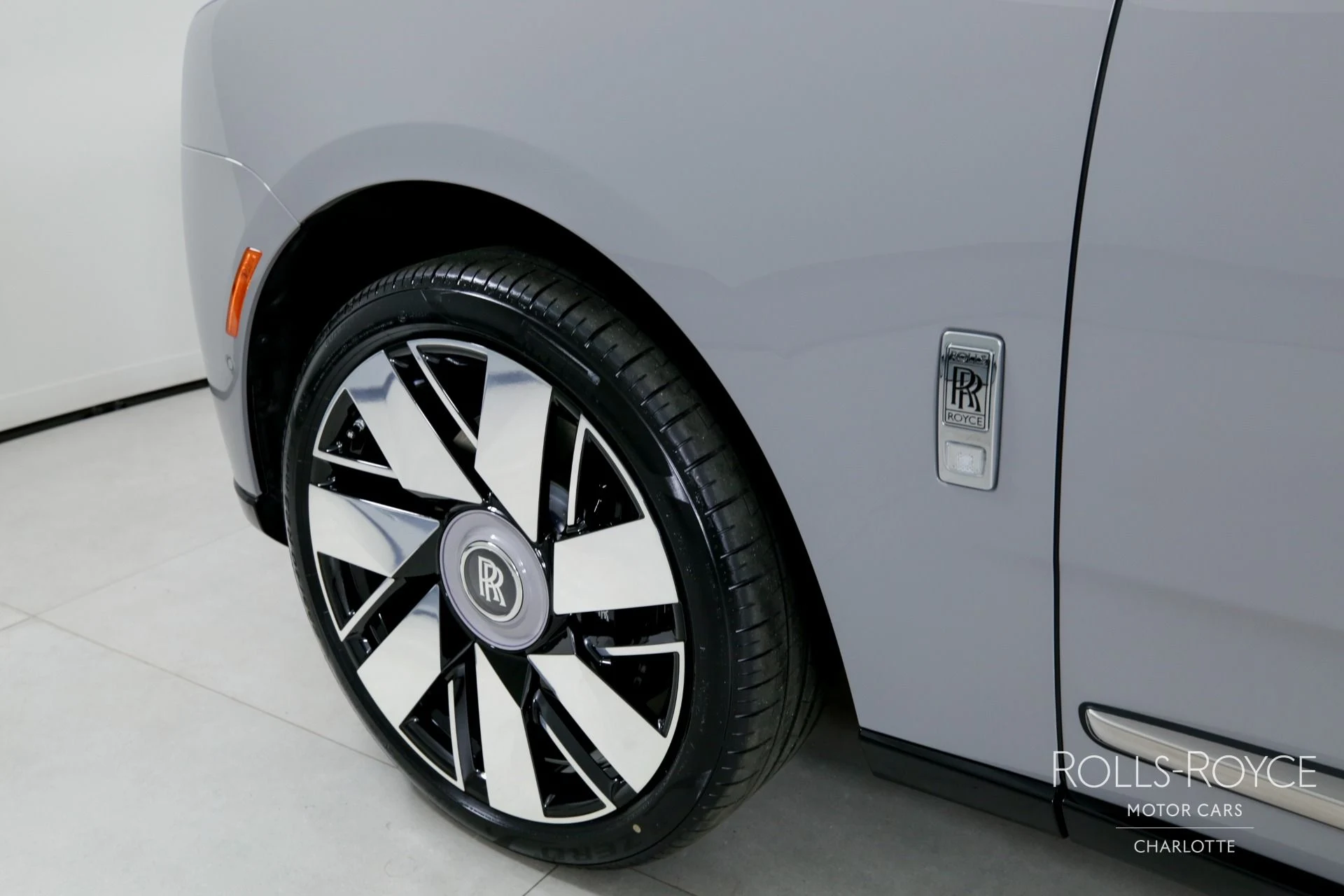mph045_3113941154_Used_2025_Rolls_Royce_Cullinan_1734039433_2ba57c0db8