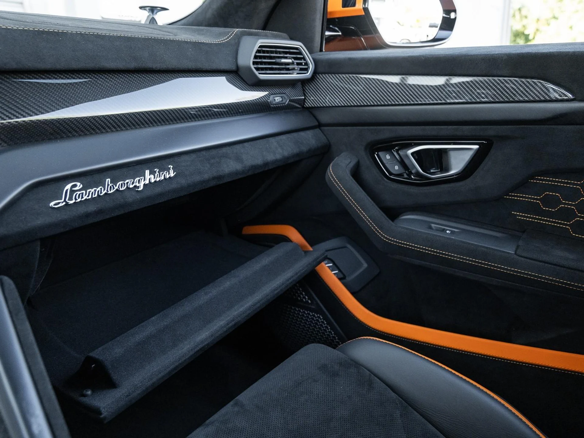 mph045_3114544735_Used_2023_Lamborghini_Urus_Performante_1763068045_9f1c369a2f