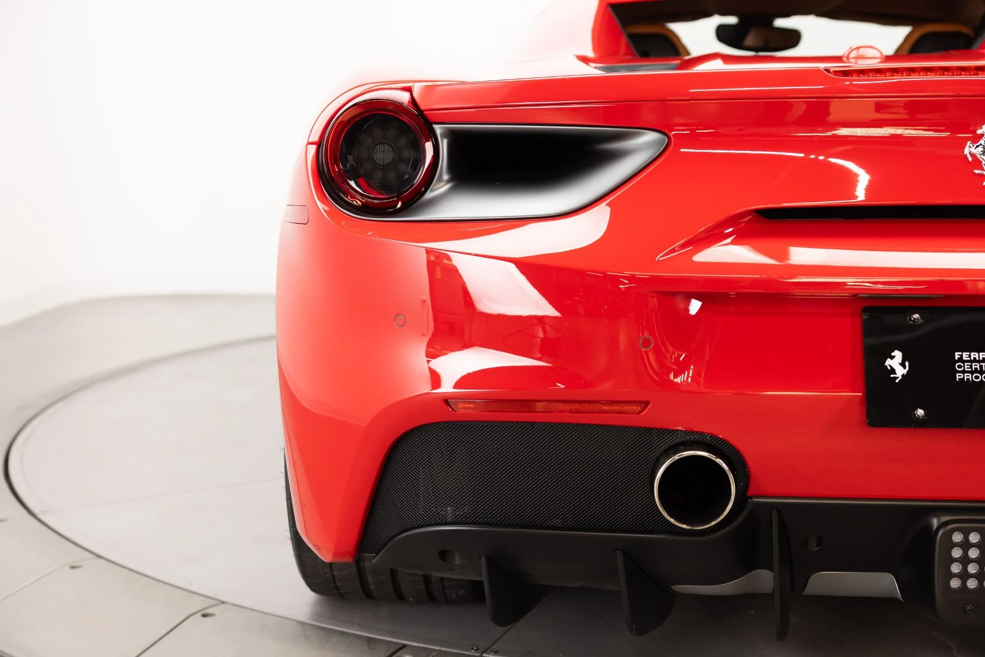 mph045_3118292839_Used_2019_Ferrari_488_Spider_1787231247_a64b6c83b9