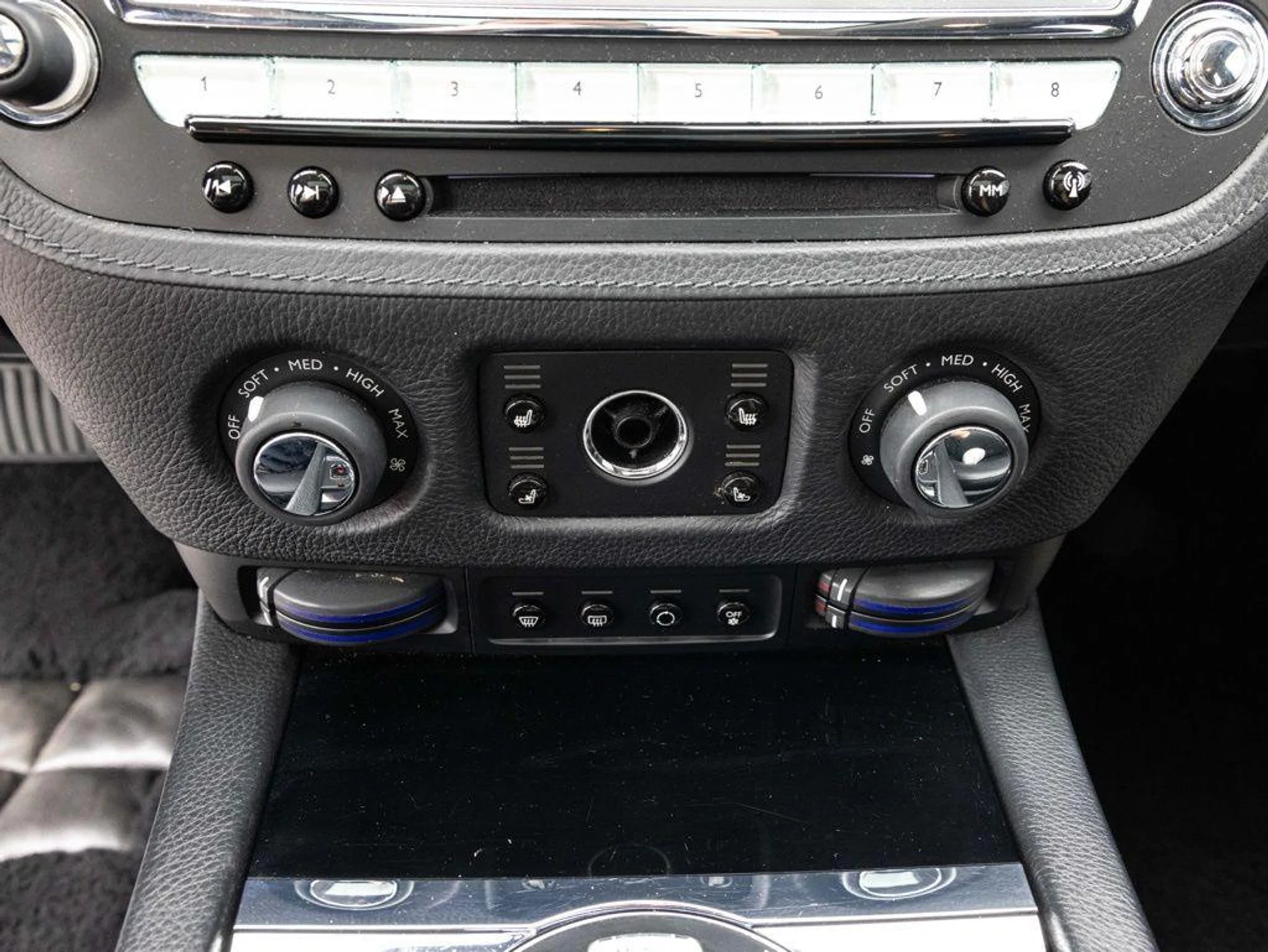 mph045_3156308771_507279829_69c7d699be5600699b472281_3b480a46e5