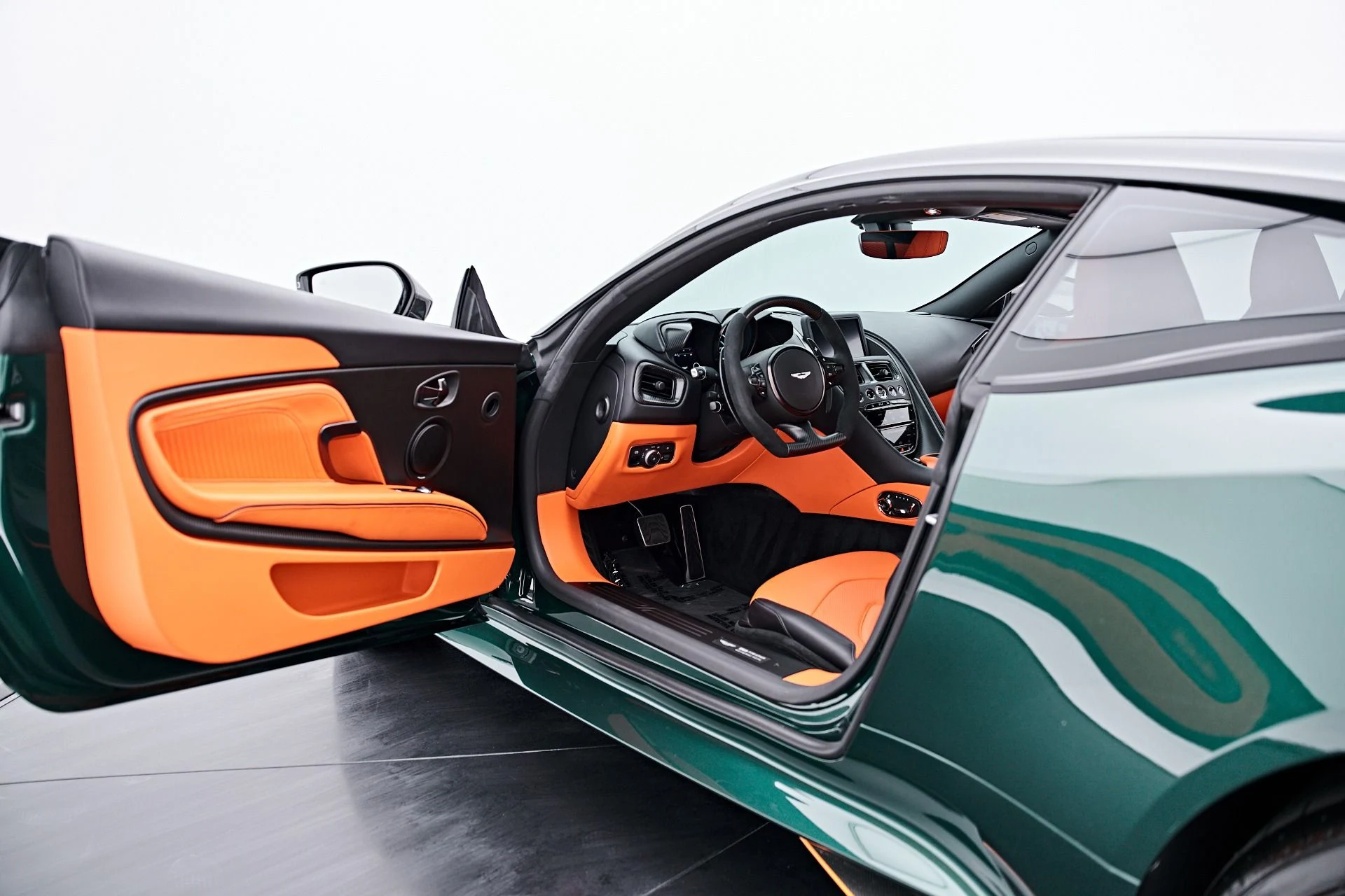 mph045_3157257905_Used_2023_Aston_Martin_DBS_Ultimate_1787789440_3fc8c964d7