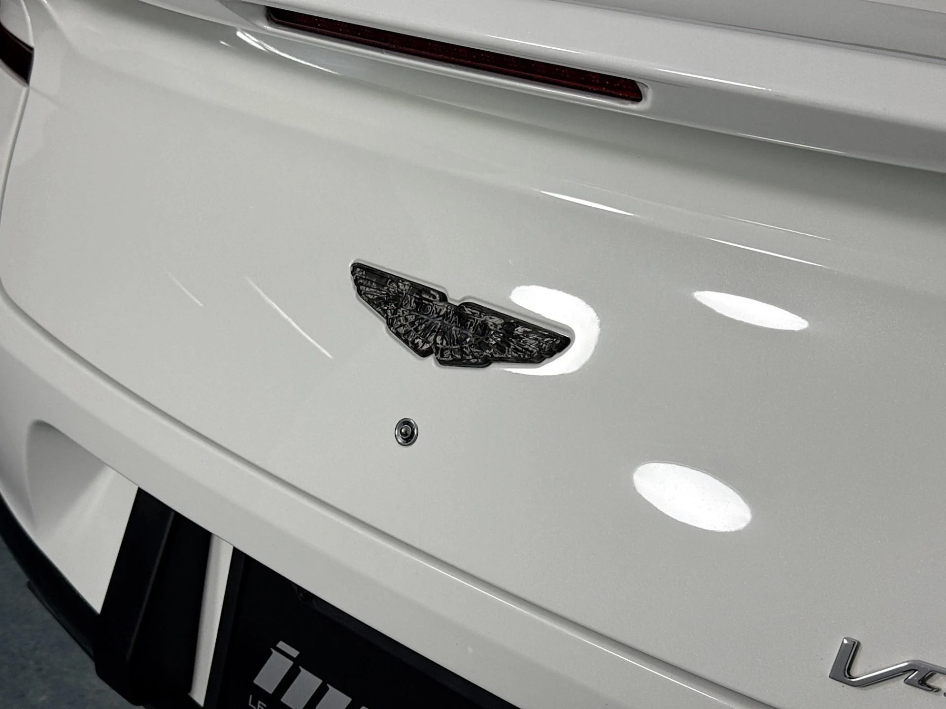 mph045_3164914209_Used_2015_Aston_Martin_Vanquish_Volante_1782334116_92593a74a1