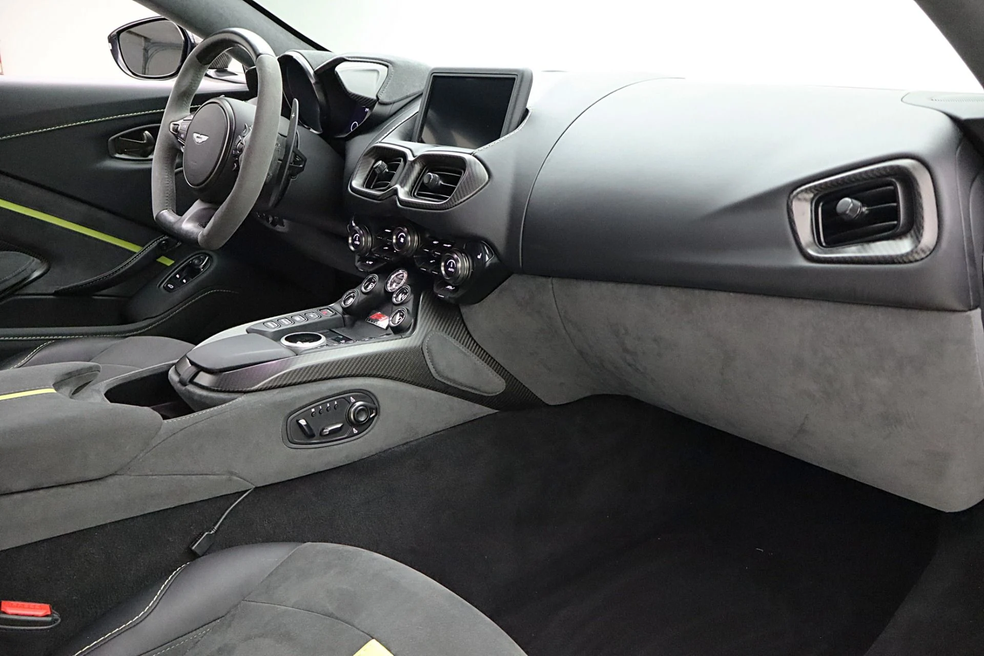 mph045_3170849370_Used_2023_Aston_Martin_Vantage_F1_EDITION_38670c00a0