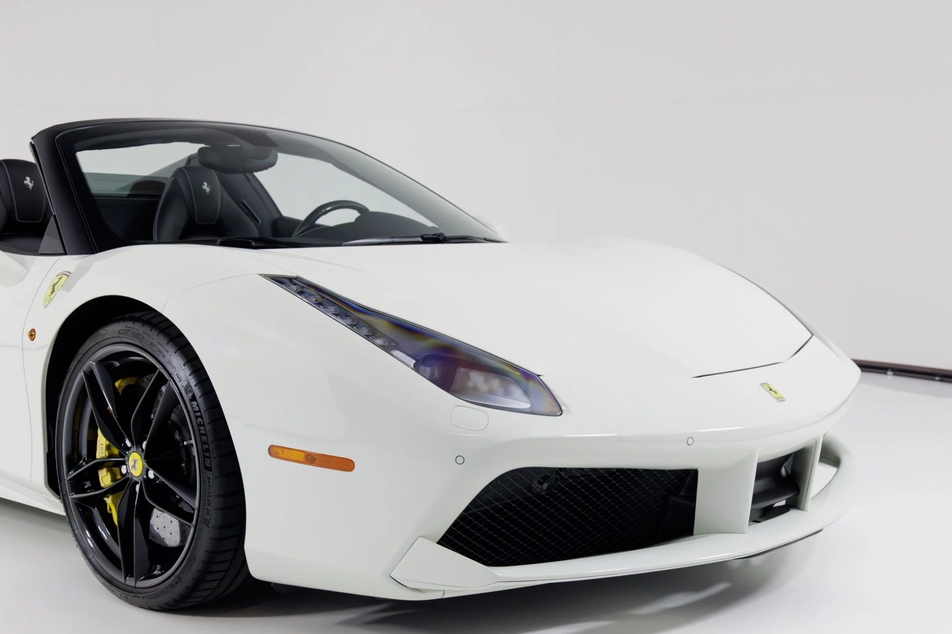 mph045_3179324662_Used_2018_Ferrari_488_Spider_1768934443_0f95dd1fd3