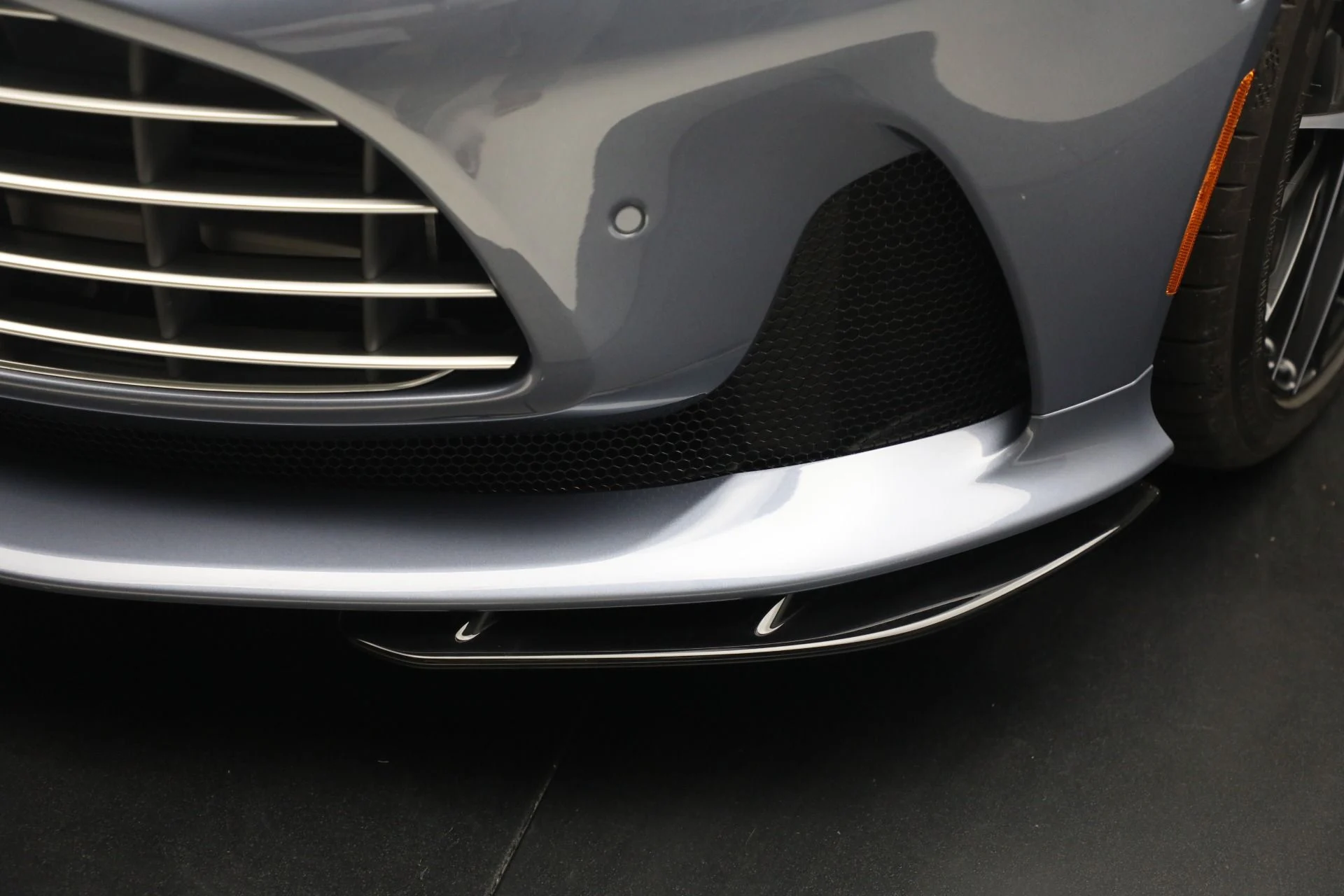 mph045_3210015551_New_2025_Aston_Martin_DB_12_Volante_8c6a63948e