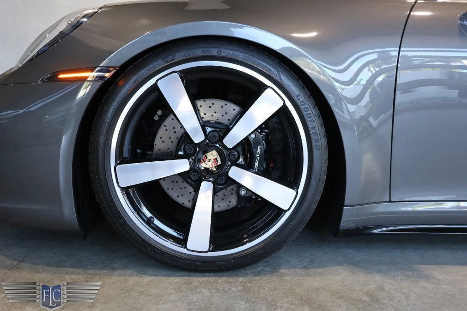 mph045_3220289882_used_2023_porsche_911_carrera4smanualcoupe_9689_22556560_47_1024_1f092e5886