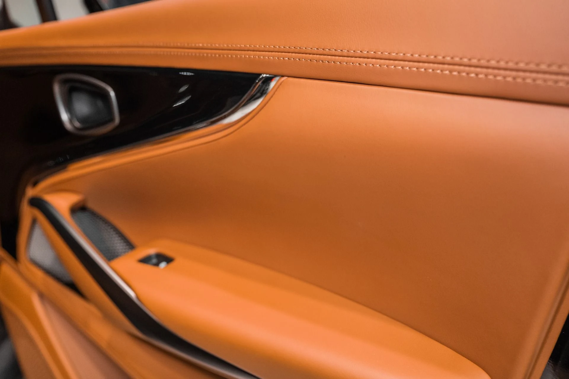 mph045_3231933605_New_2026_Aston_Martin_DBX_S_1775443121_a6dbd068e7