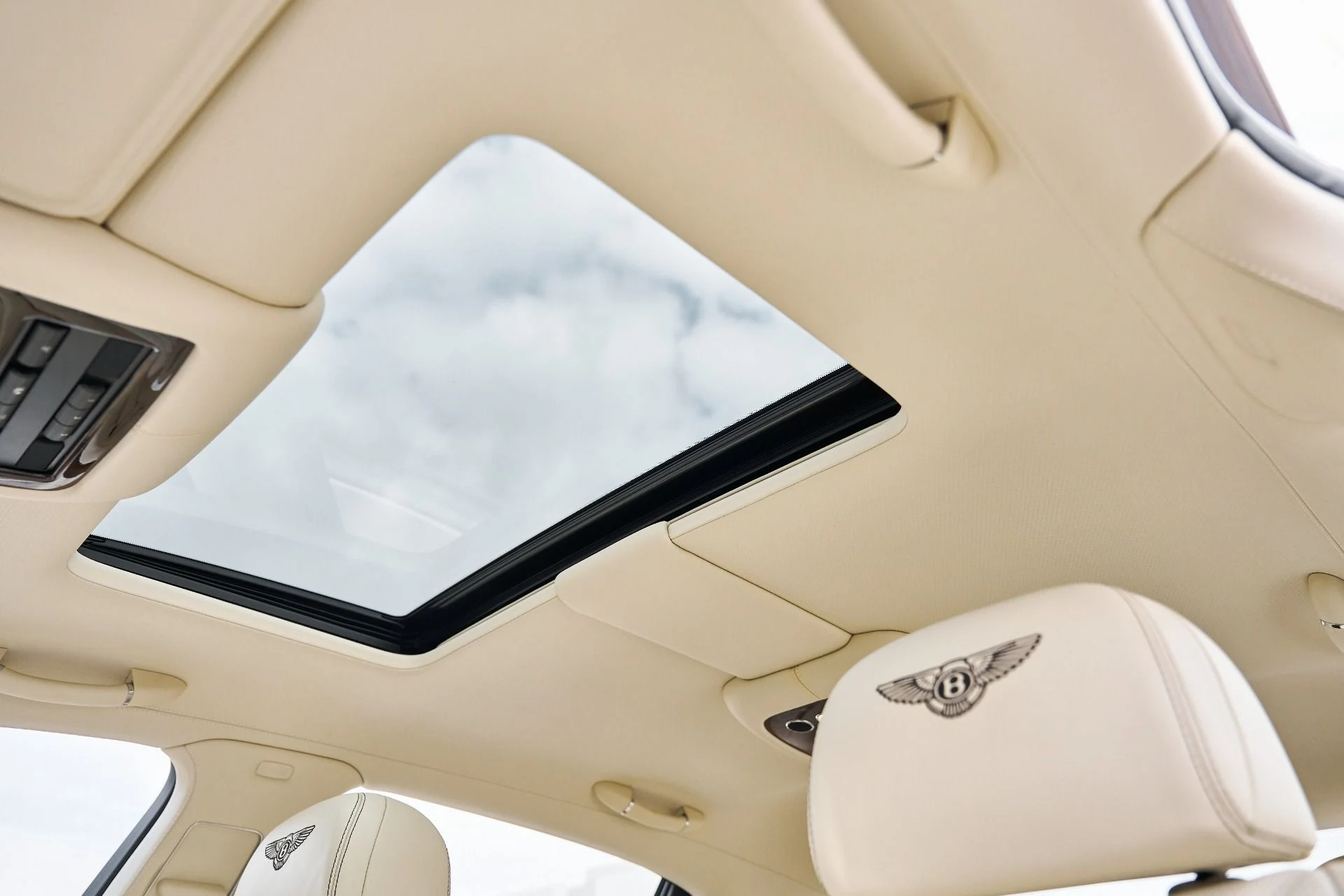 mph045_3241657634_Used_2015_Bentley_Flying_Spur_V8_1769278379_5d971f7683