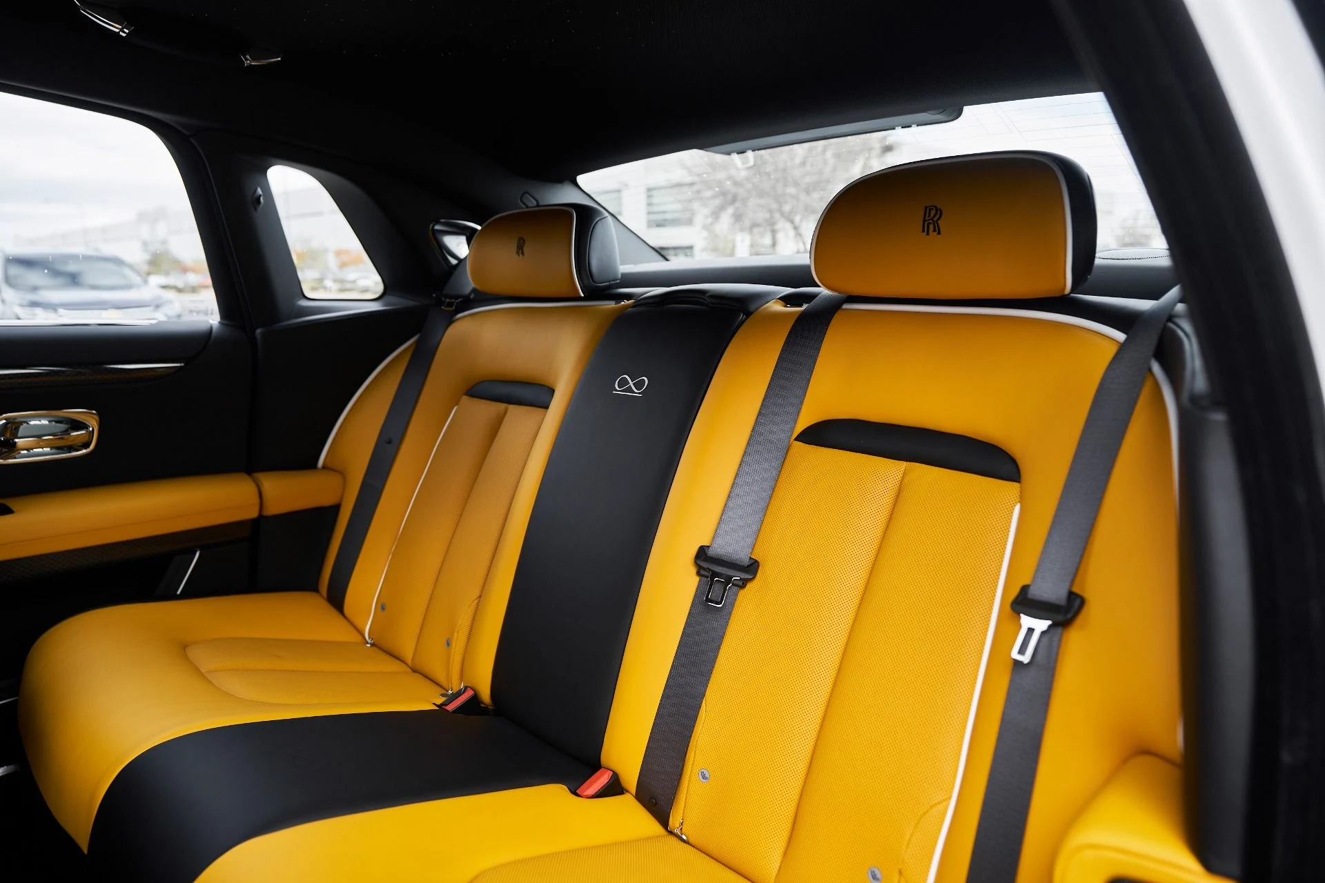 mph045_324563519_Used_2025_Rolls_Royce_Ghost_Black_Badge_1763167810_a8a9f99703