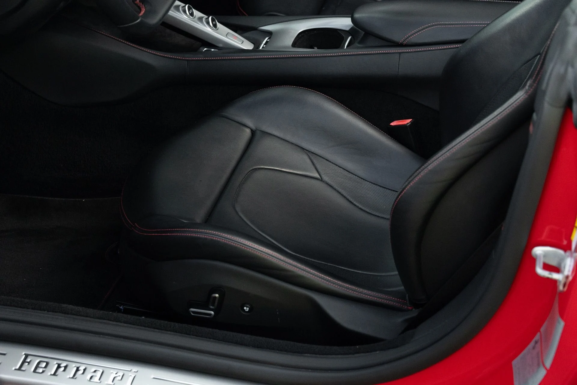 mph045_3252957489_Used_2020_Ferrari_Portofino_1760457229_e7ee65b979