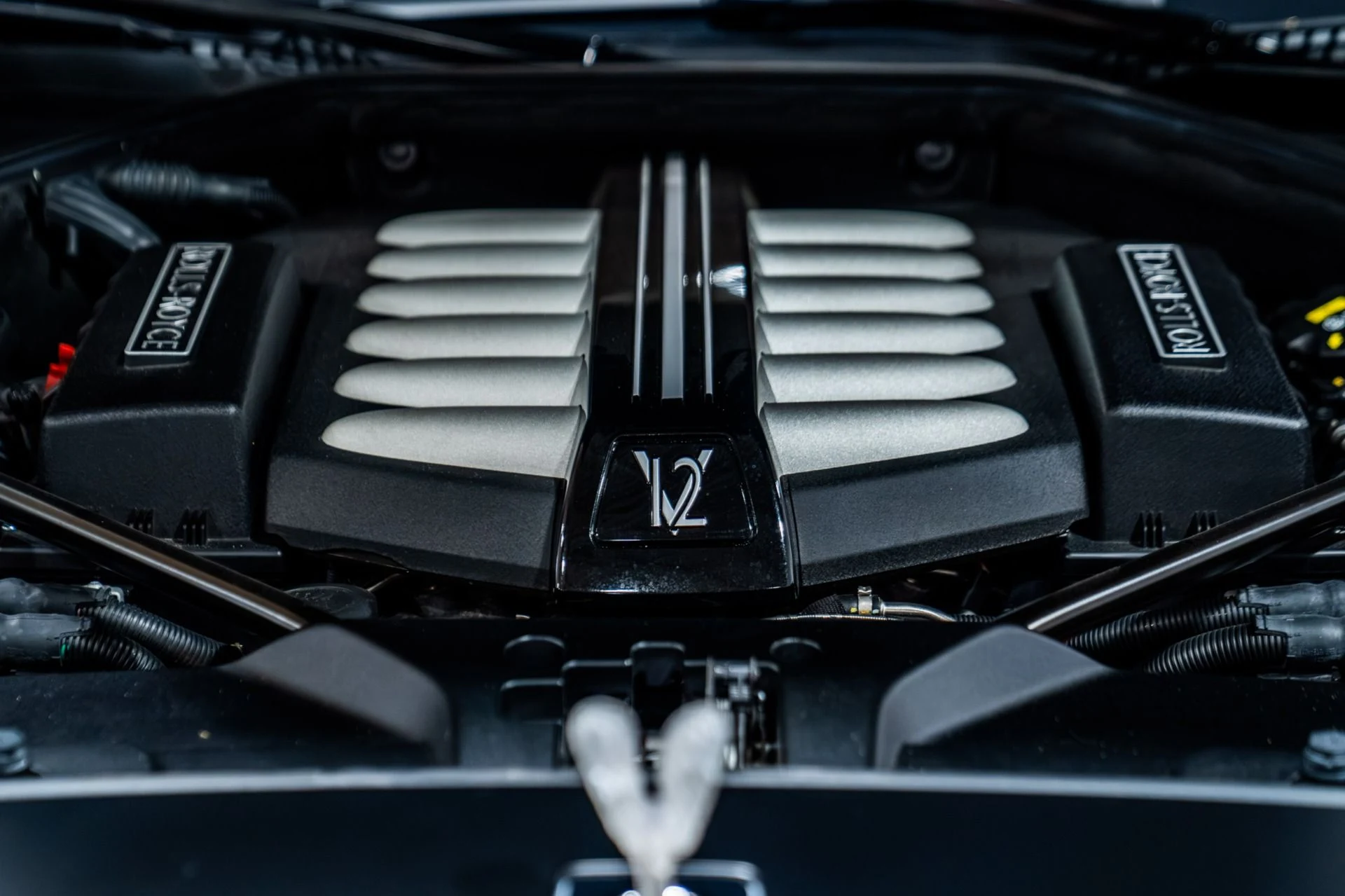 mph045_3261483522_Used_2014_Rolls_Royce_Wraith_360000_MSRP_Starlight_Headliner_24_Wheels_1765745613_cb79578901