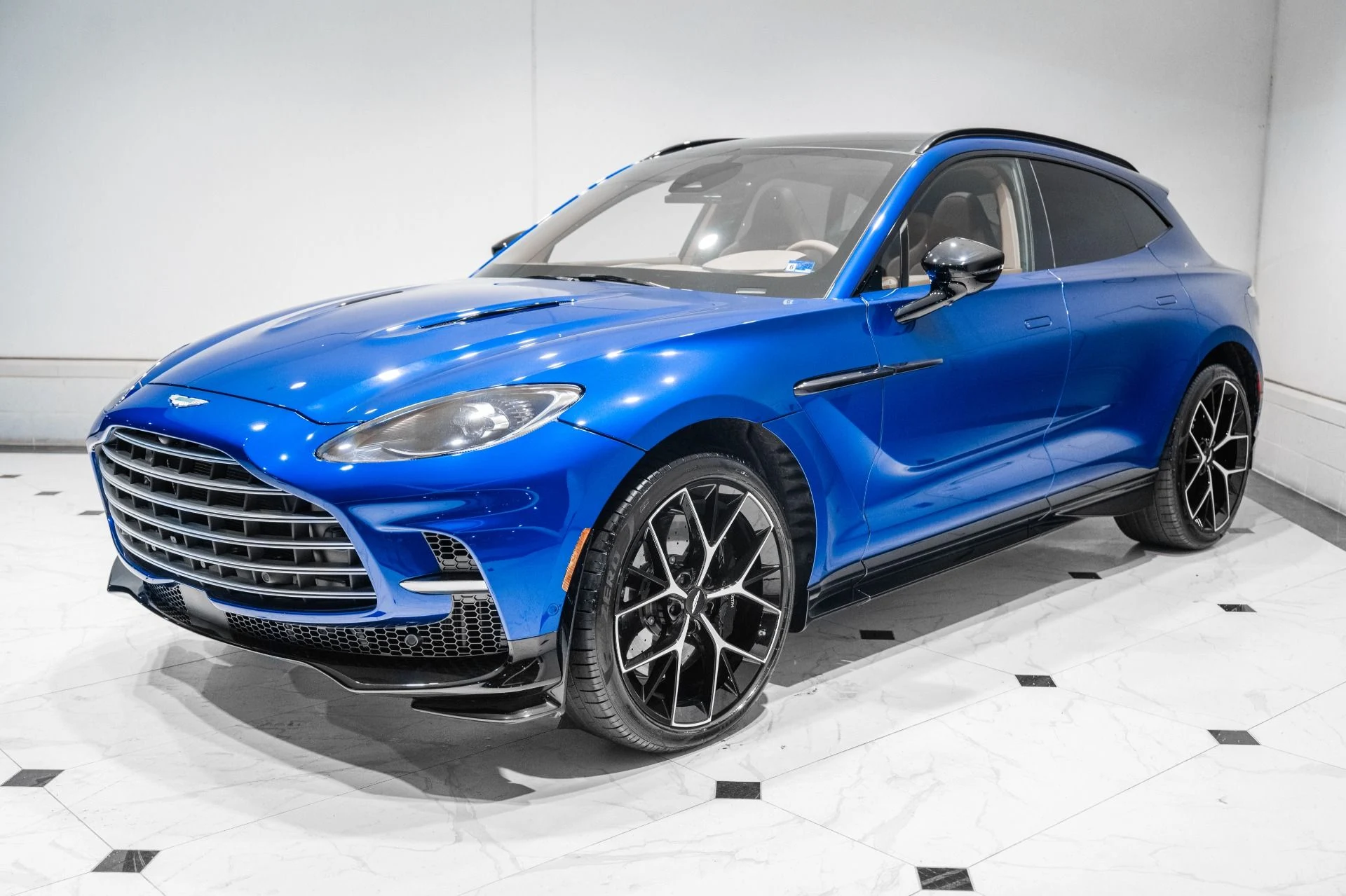 mph045_3295149885_New_2026_Aston_Martin_DBX_707_1780939775_55e02cb90e