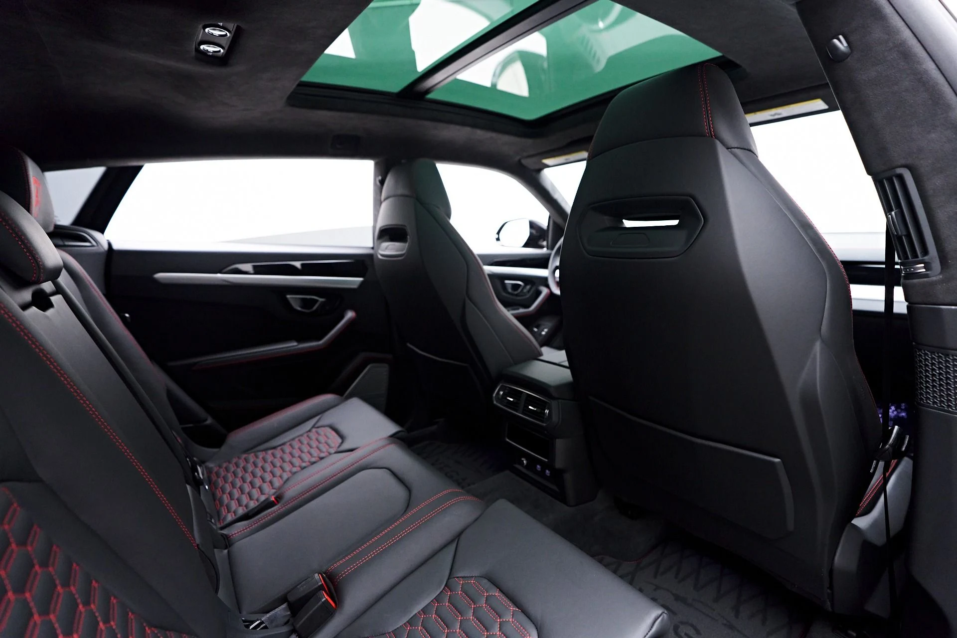 mph045_3333812659_Used_2022_Lamborghini_Urus_1753311555_3a4e48e4e3