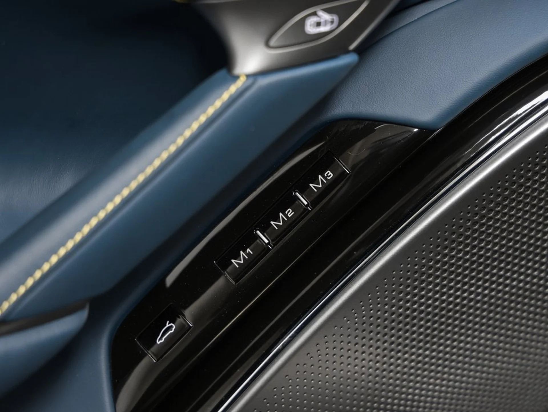 mph045_3360751232_46_9ca68f78a1