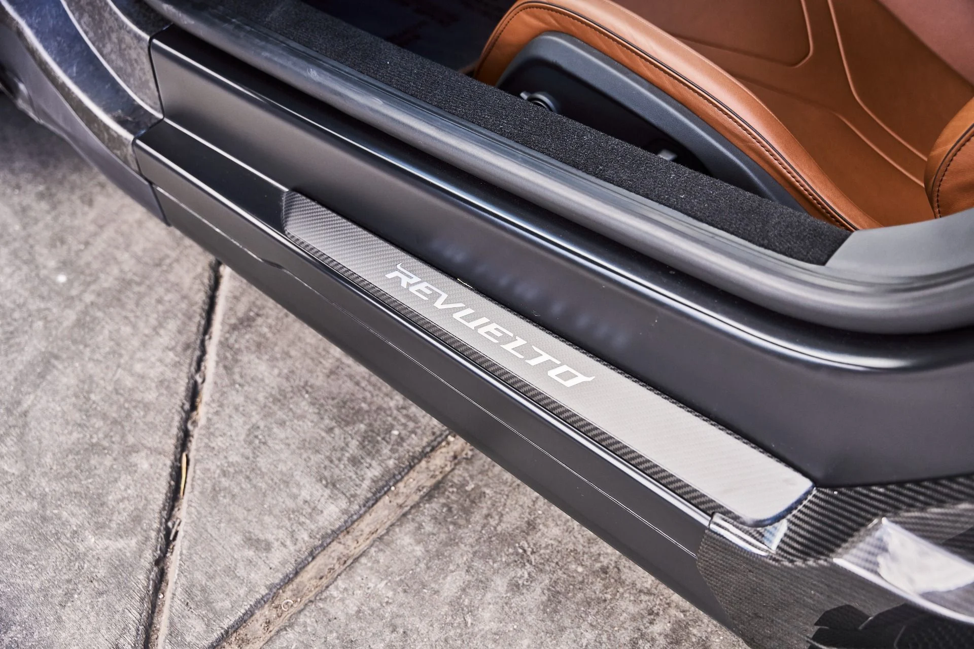 mph045_3361425101_Used_2025_Lamborghini_Revuelto_Base_1777078149_3ddcb5cd64