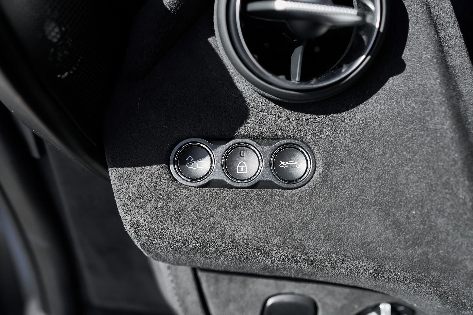 mph045_3389740462_Used_2024_Mc_Laren_750_S_Spider_1761608948_87df2772b5