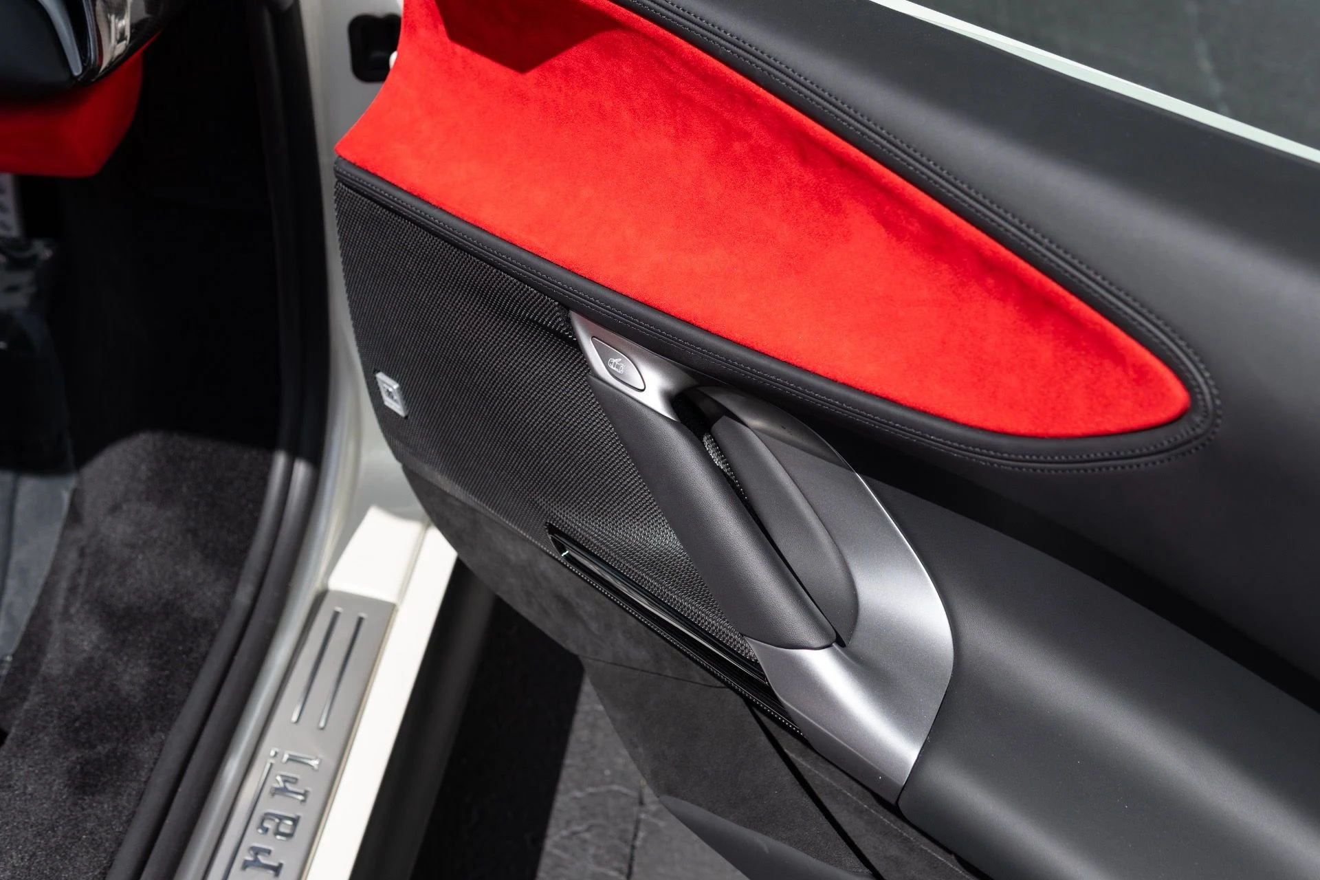 mph045_3394199317_Used_2024_Ferrari_SF_90_Spider_1774069199_48371bee58