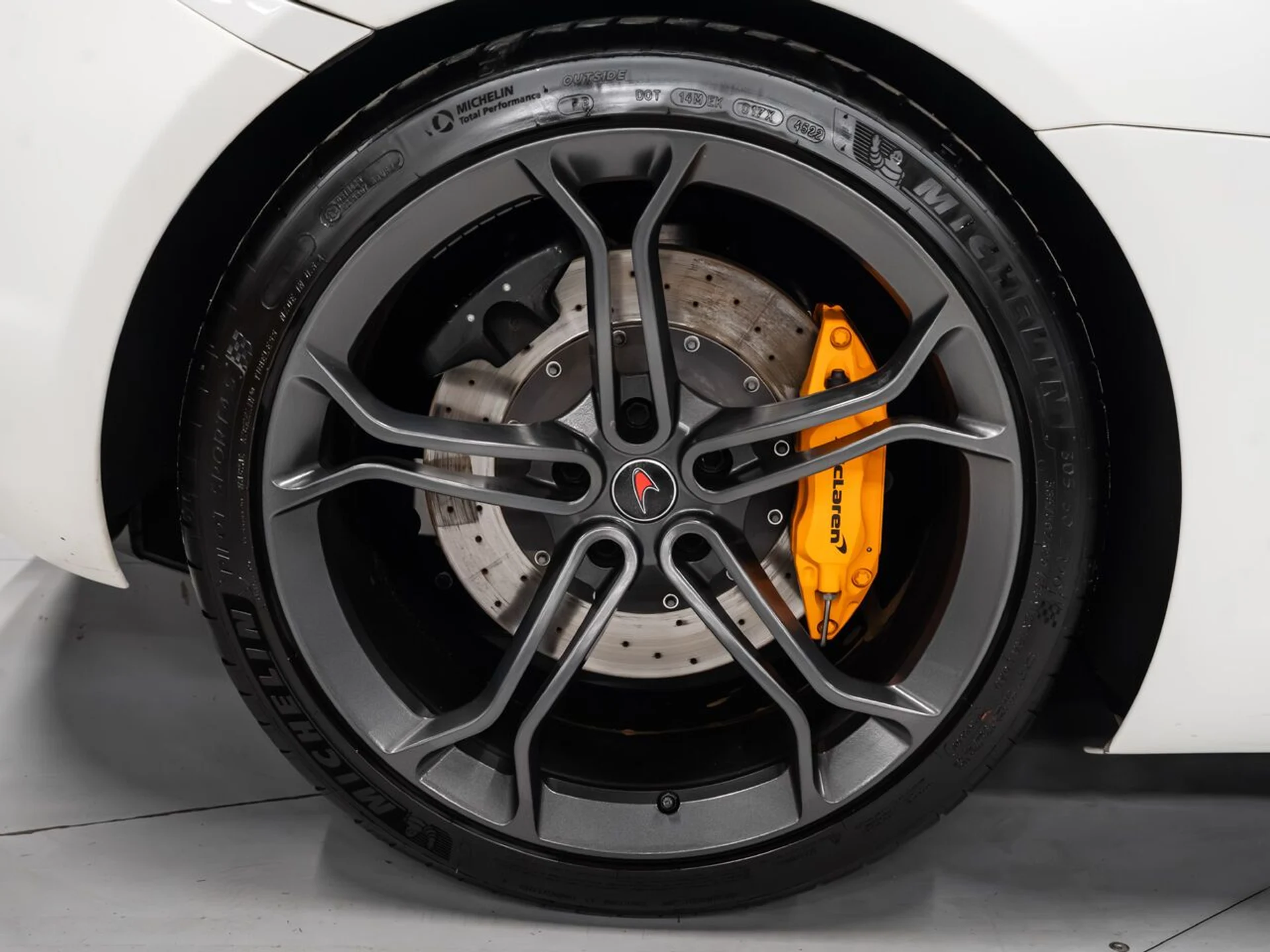 mph045_3405220231_mclaren_mp4_12c_2012_ae02142eea
