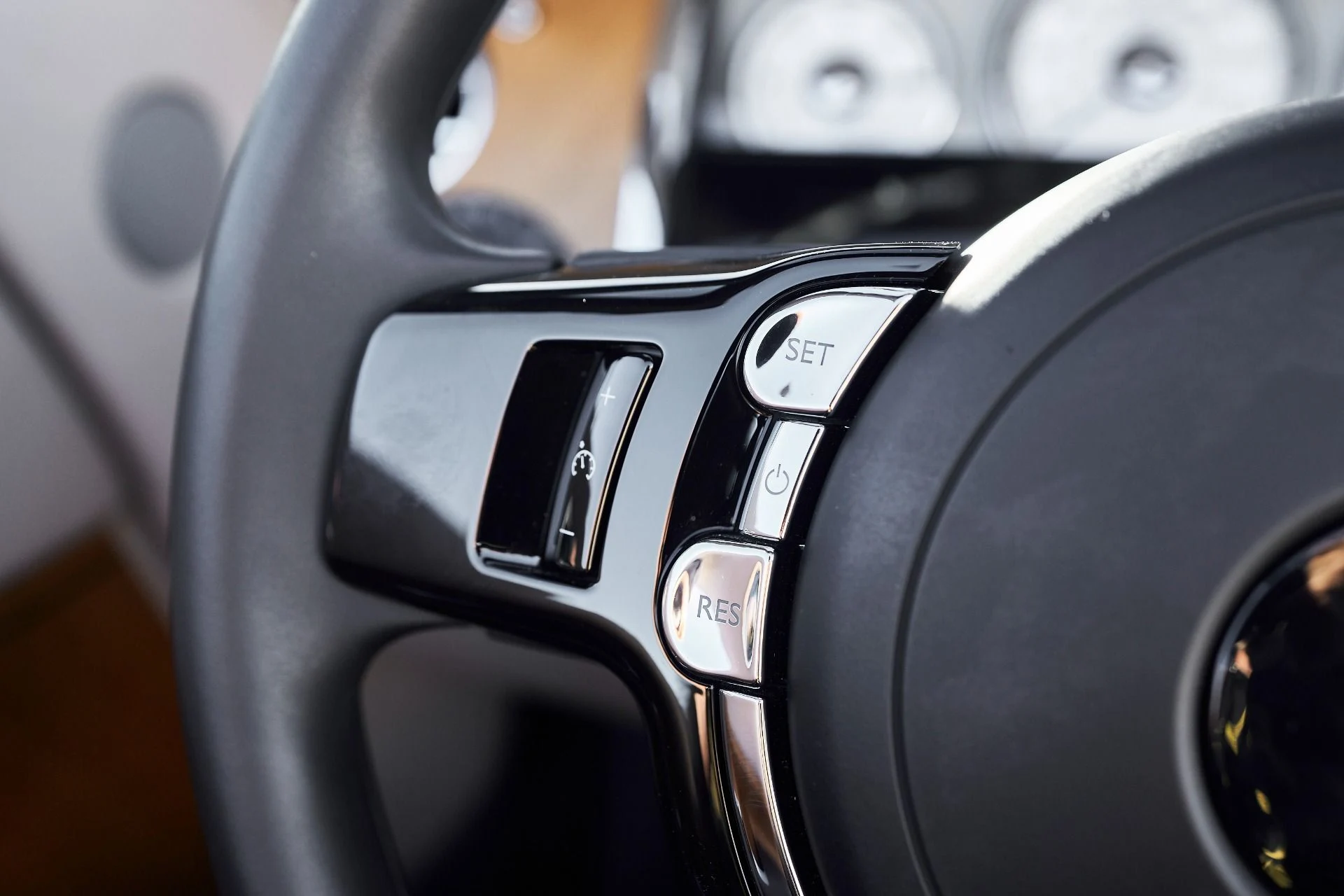 mph045_3413271268_Used_2020_Rolls_Royce_Dawn_Base_1762645843_05baa66fc8