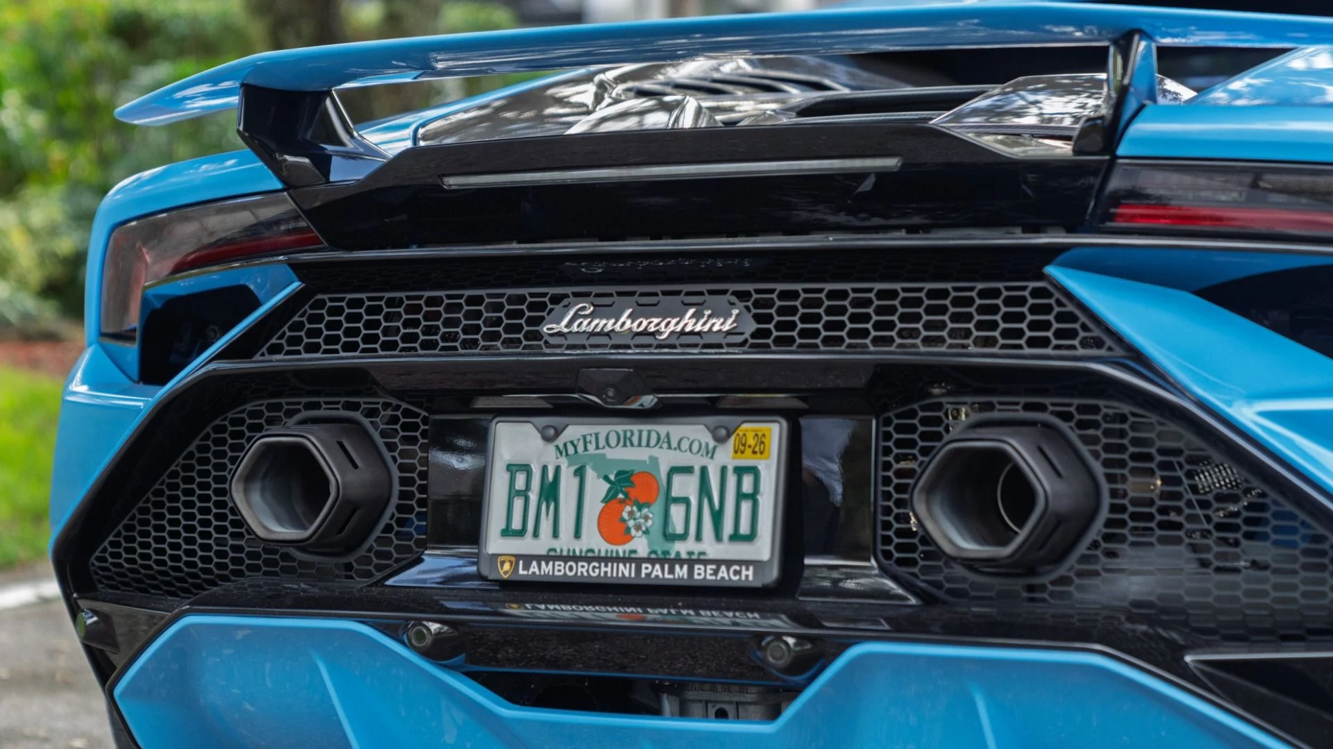 mph045_3429696827_Used_2024_Lamborghini_Huracan_Tecnica_1759423328_c417d3f14a