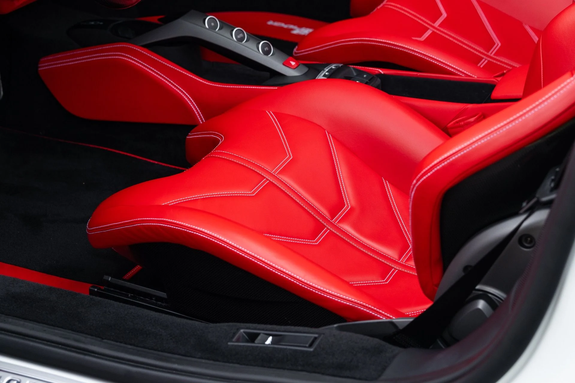 mph045_3453291608_Used_2018_Ferrari_488_Spider_1779900992_10ac2546d4