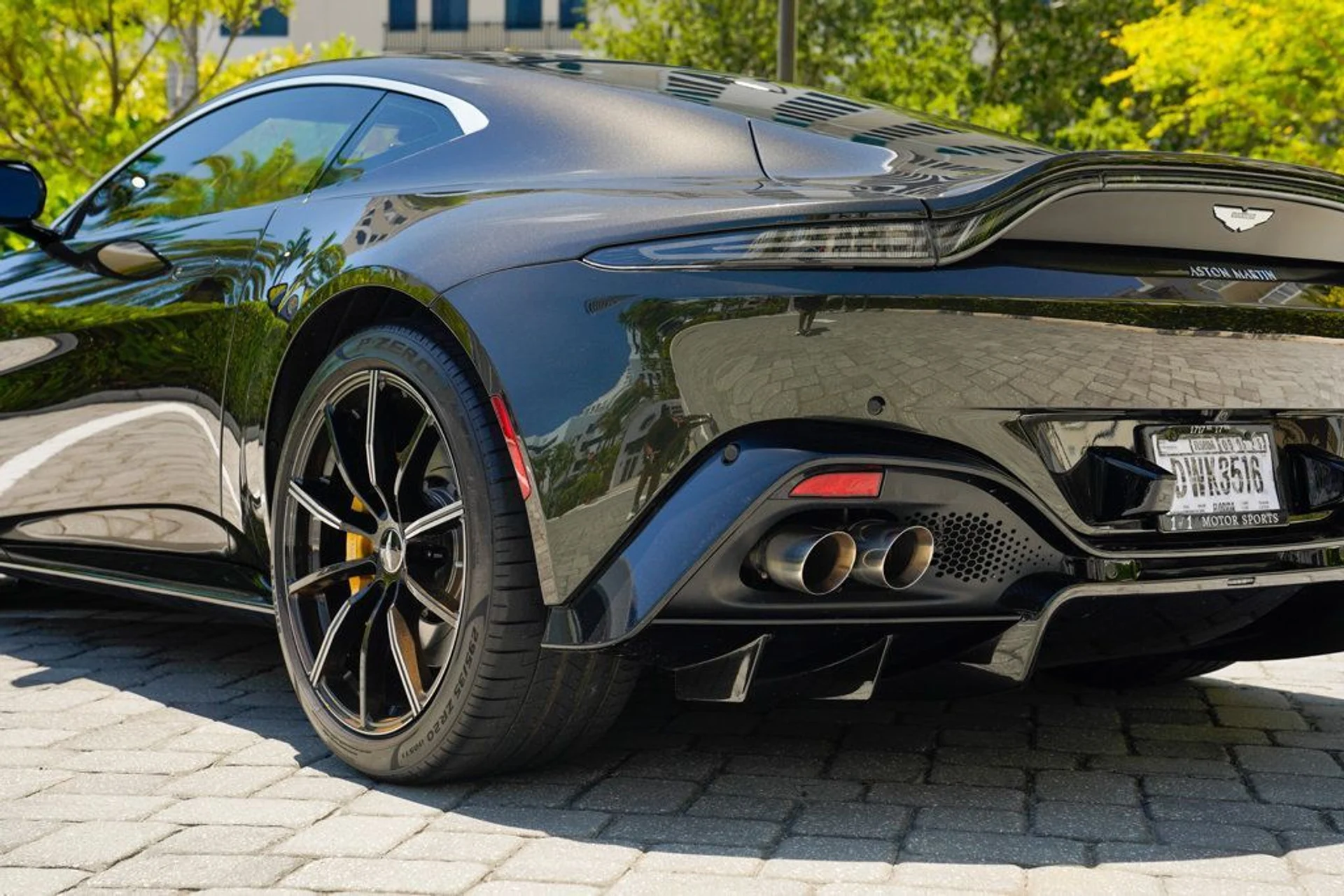 mph045_345361081_used_2021_aston_martin_vantage_coupemanual_14354_22900621_46_1024_8ad69c8dfd
