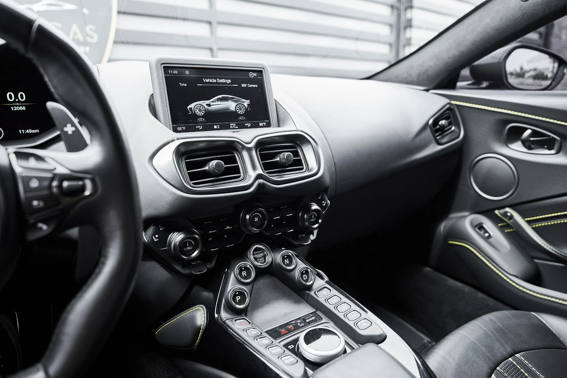 mph045_3456189016_Used_2023_Aston_Martin_Vantage_1775333365_deaa25826c