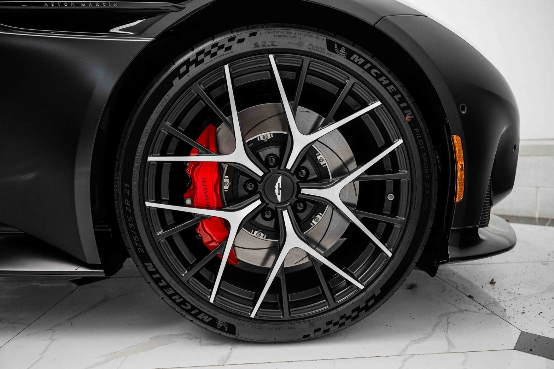 mph045_3470387352_Used_2025_Aston_Martin_DB_12_VOLANTE_Volante_1726938676_170bcb1448