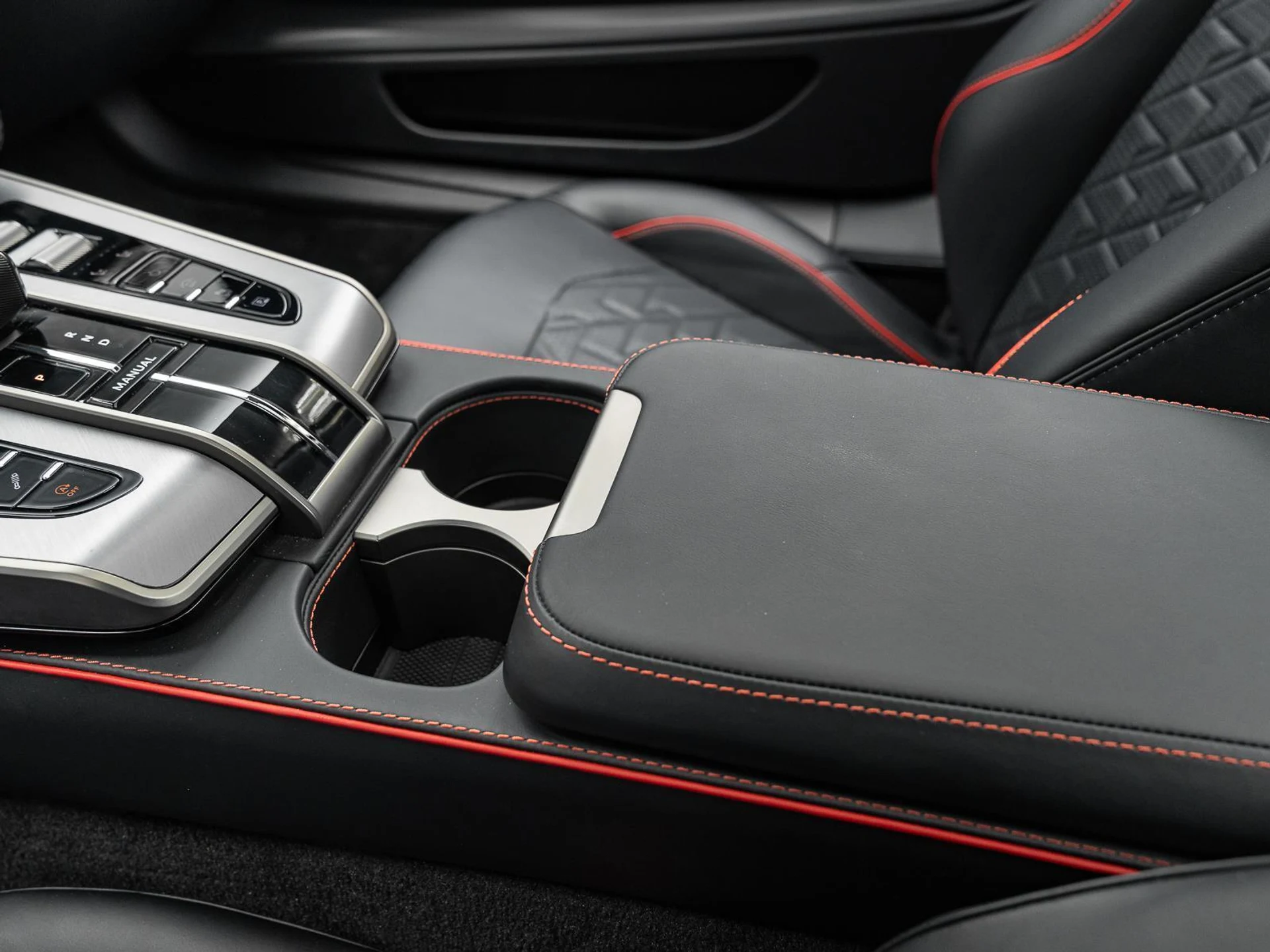 mph045_3503693513_Used_2025_Aston_Martin_Vanquish_Coupe_1780612114_0ff6f90152