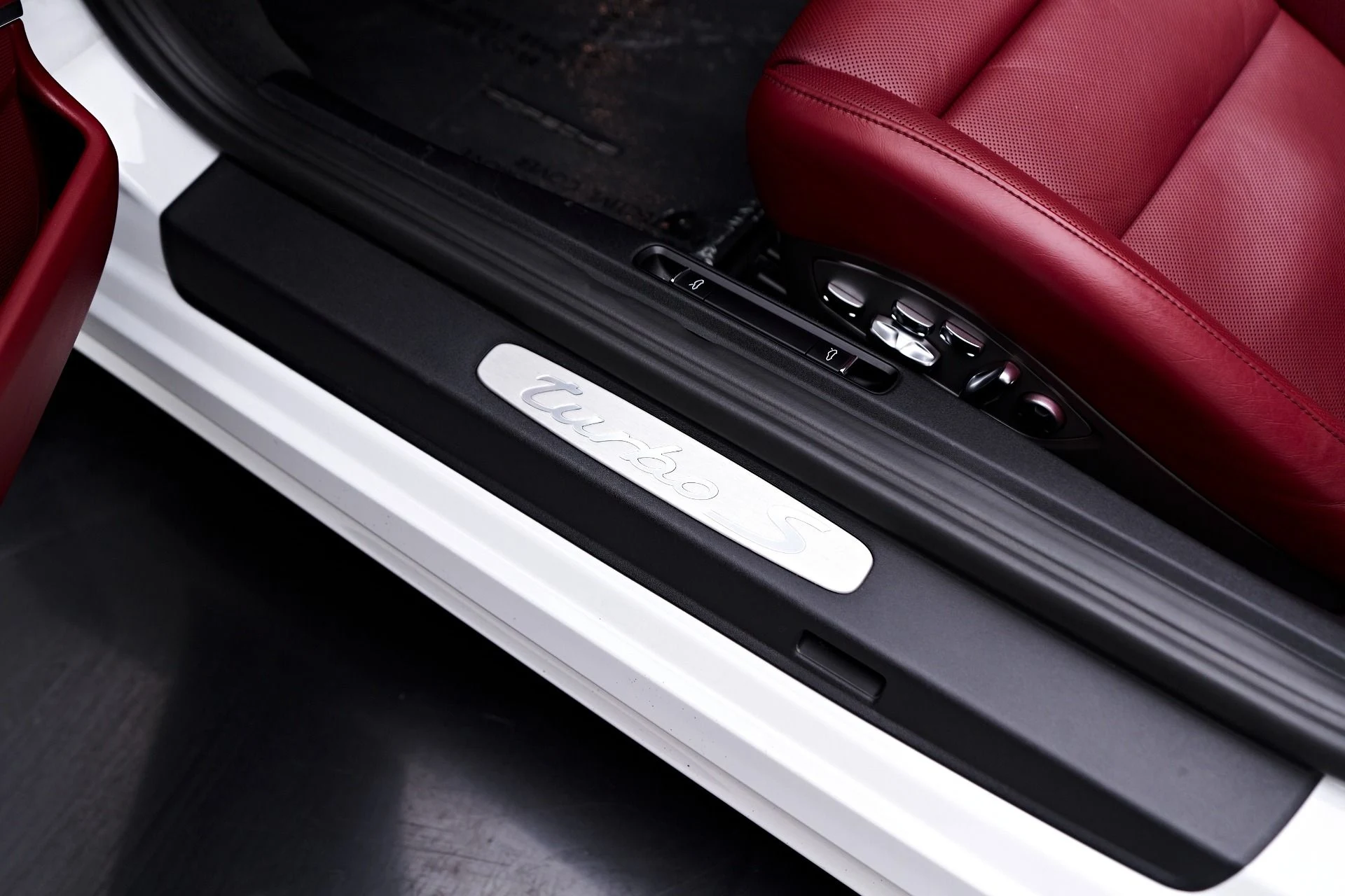 mph045_3532143072_Used_2019_Porsche_911_Turbo_S_1755714959_e75da30db3