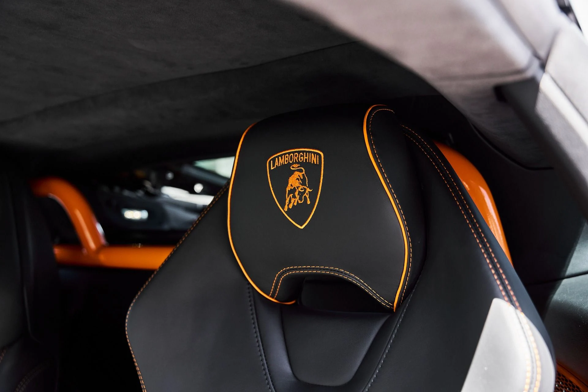 mph045_3556494926_Used_2020_Lamborghini_Huracan_EVO_Base_1777394841_7074b321f2