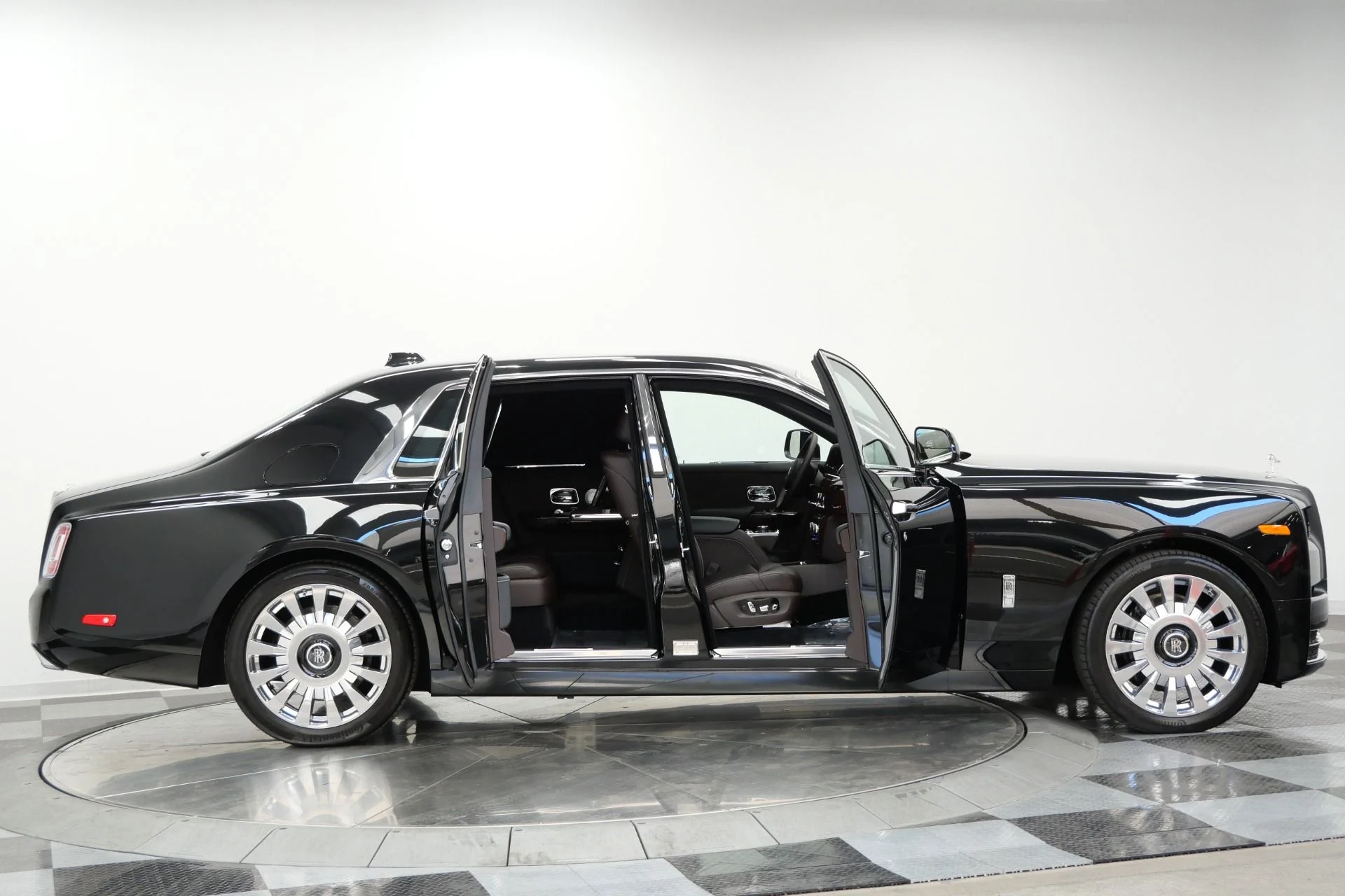 mph045_3559173483_Used_2019_Rolls_Royce_Phantom_The_Phantom_Package_Very_Low_Miles_Bespoke_Audio_1791821565_d630fa35b4