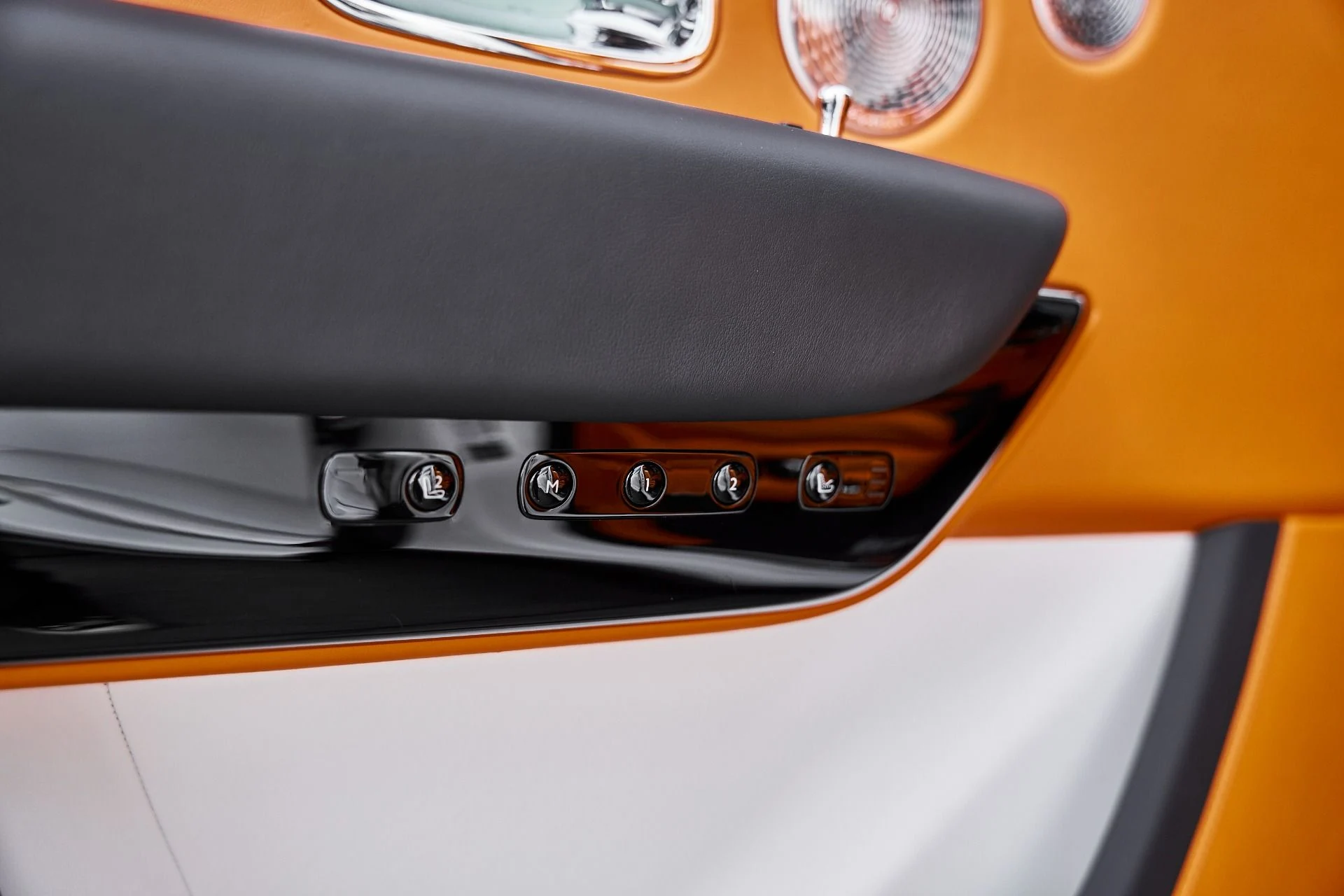 mph045_3564192628_Used_2025_Rolls_Royce_Cullinan_Base_1770950911_10954eb23d