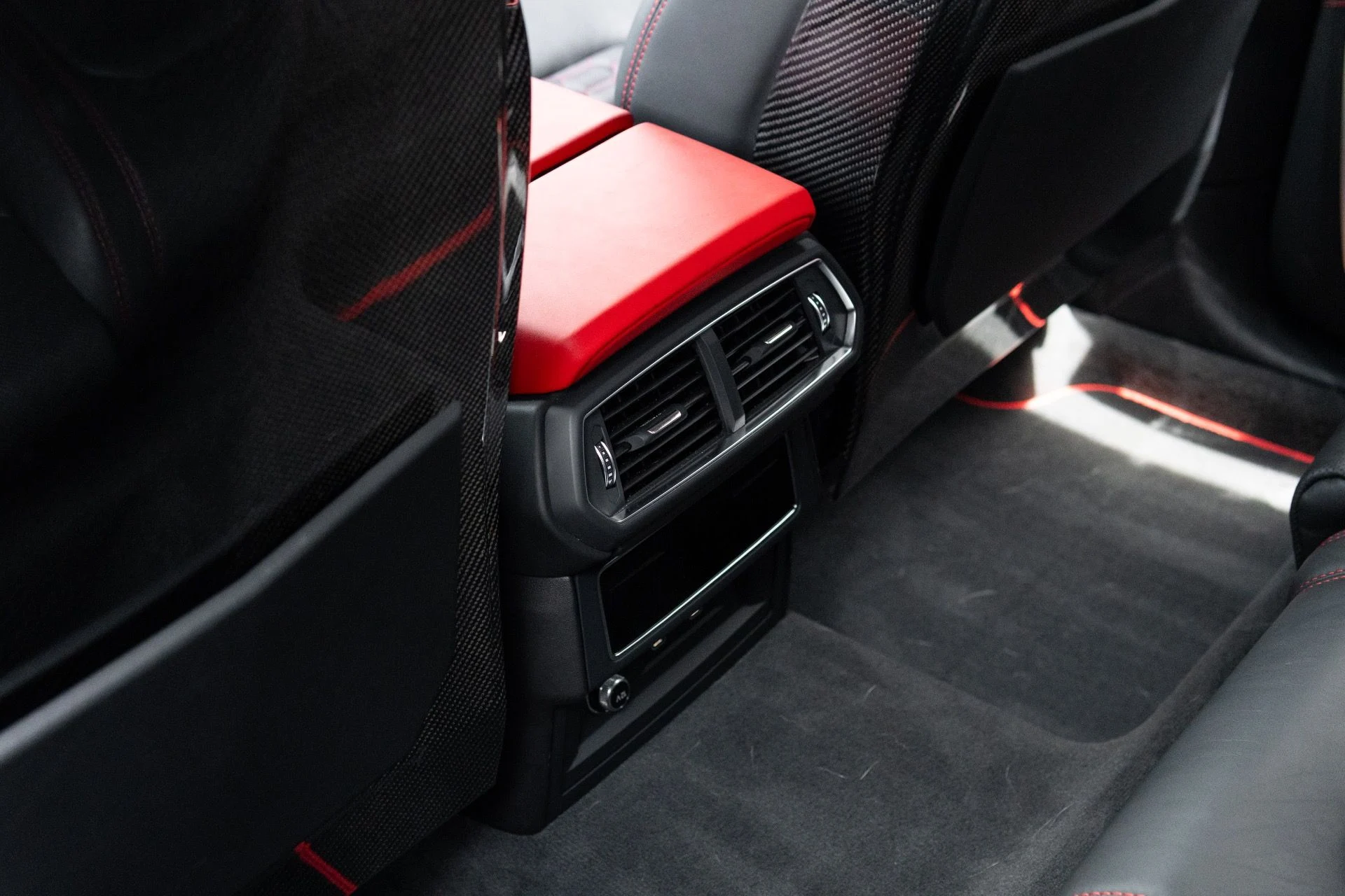 mph045_357808285_Used_2022_Lamborghini_Urus_1773951394_5dbfbaf00a