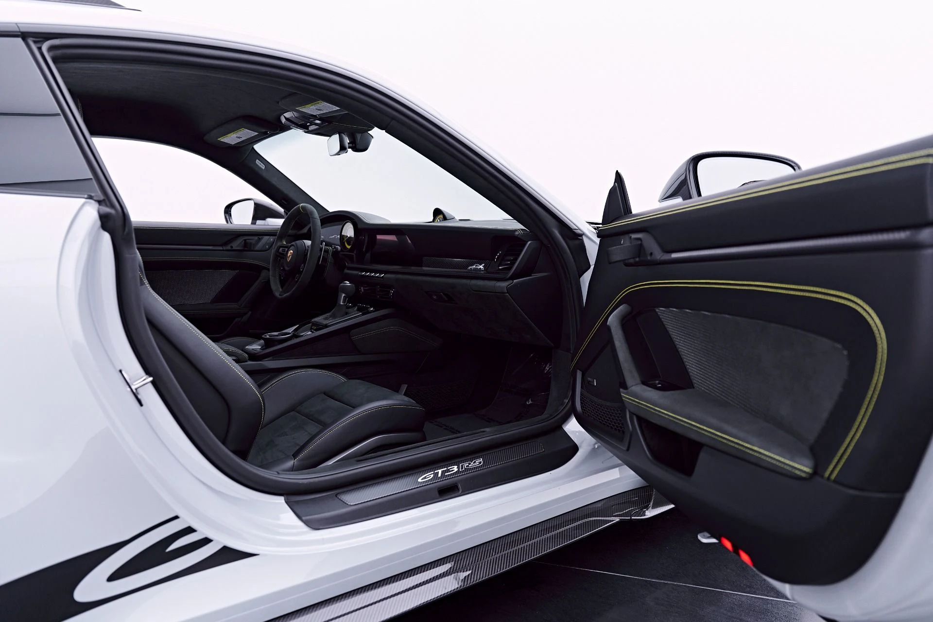 mph045_3597673296_Used_2025_Porsche_911_GT_3_RS_1781833708_54f625f21f