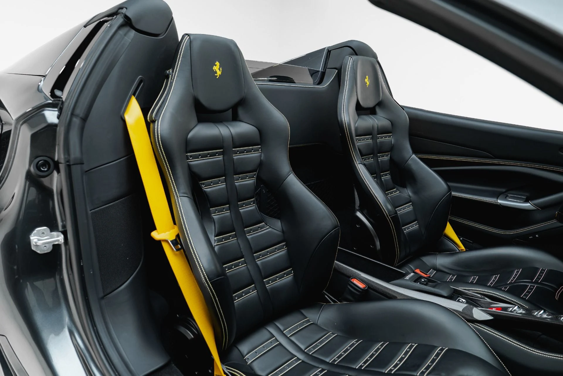 mph045_3614871027_Used_2022_Ferrari_F8_Spider_1788910714_b550485341