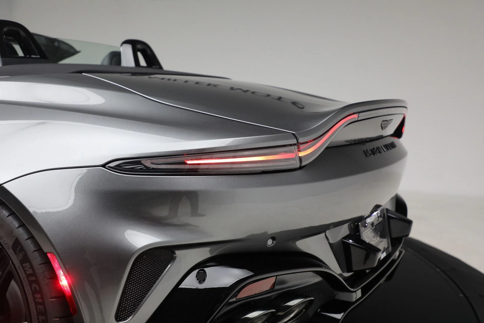 mph045_3623963780_New_2026_Aston_Martin_Vantage_Roadster_b1d114b2f5