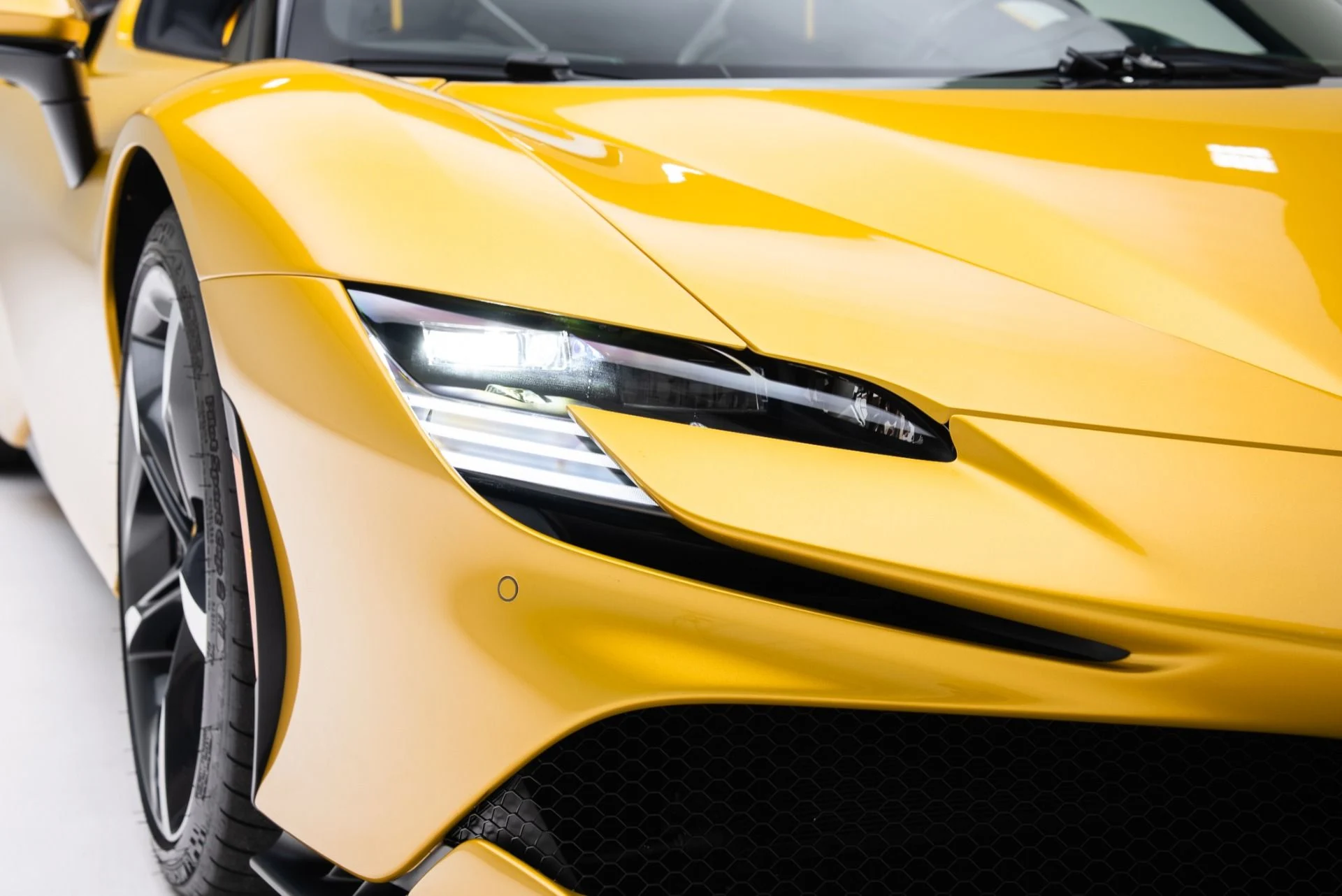 mph045_3629317870_Used_2023_Ferrari_SF_90_Spider_1770940731_111fca6324