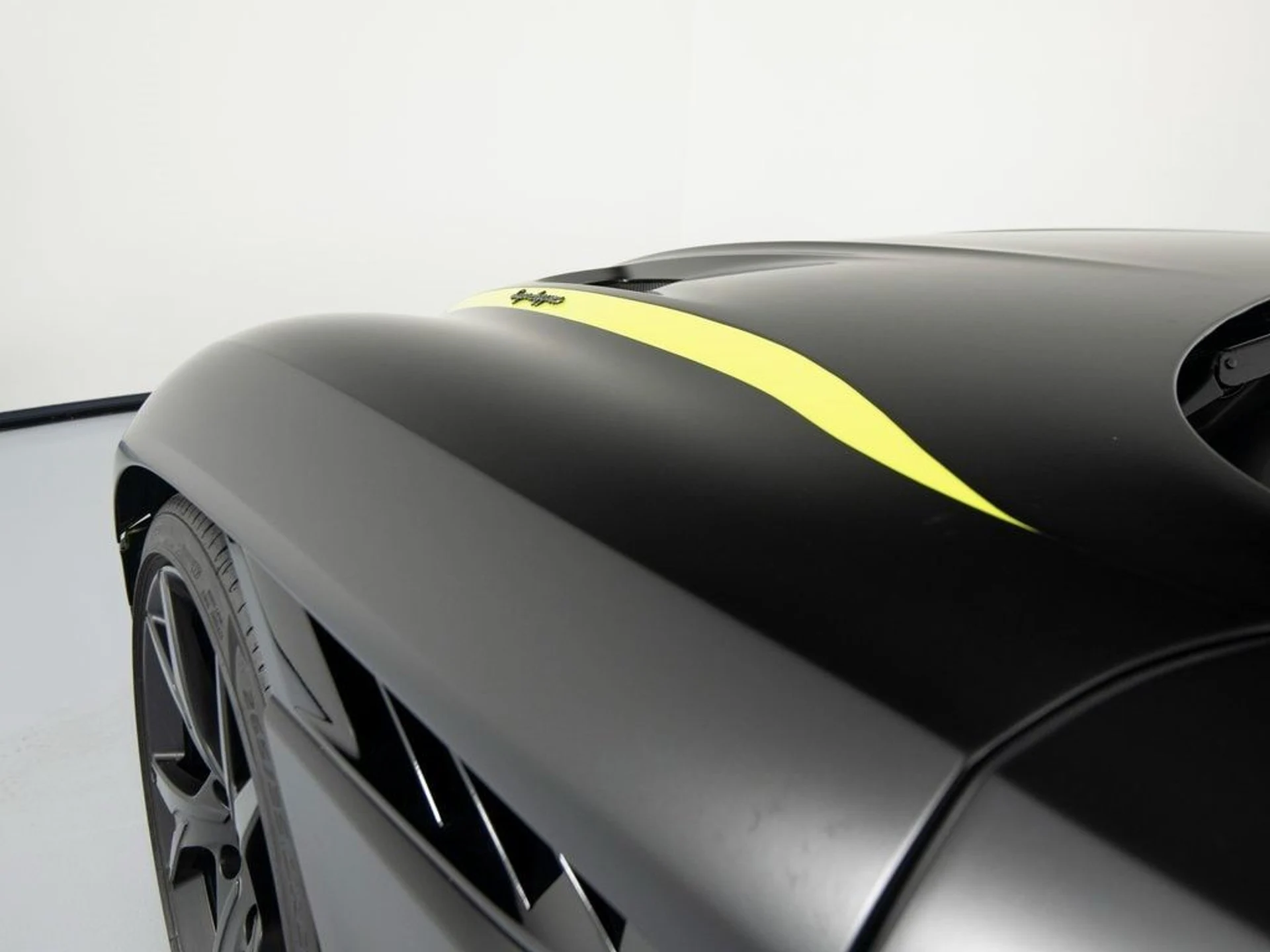 mph045_363002130_5eb8cf61b578260da280c9a8cc63852ex_ca1dfea0e9