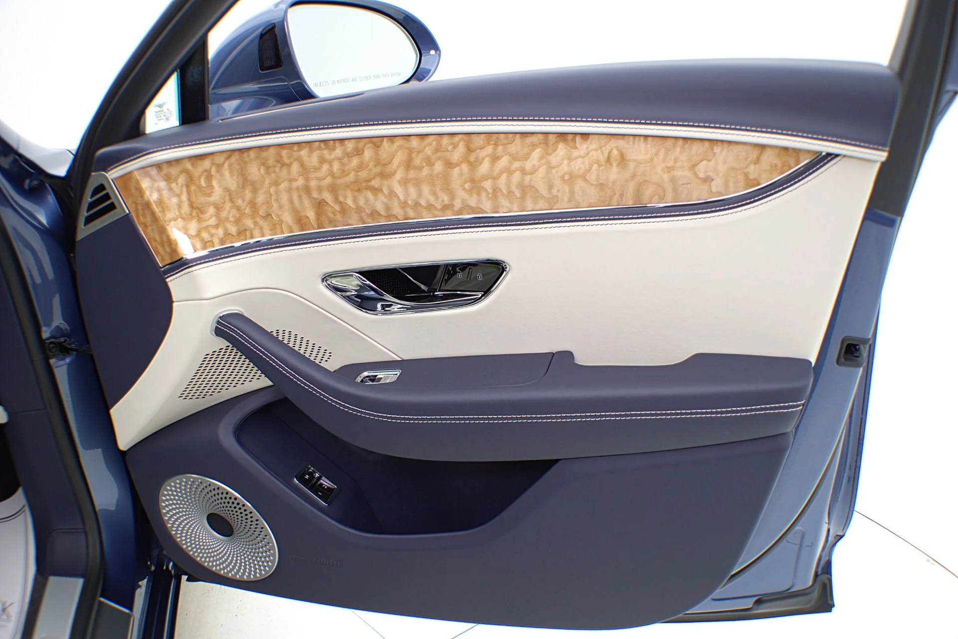 mph045_3630640539_Used_2022_Bentley_Flying_Spur_Hybrid_3d719745b5