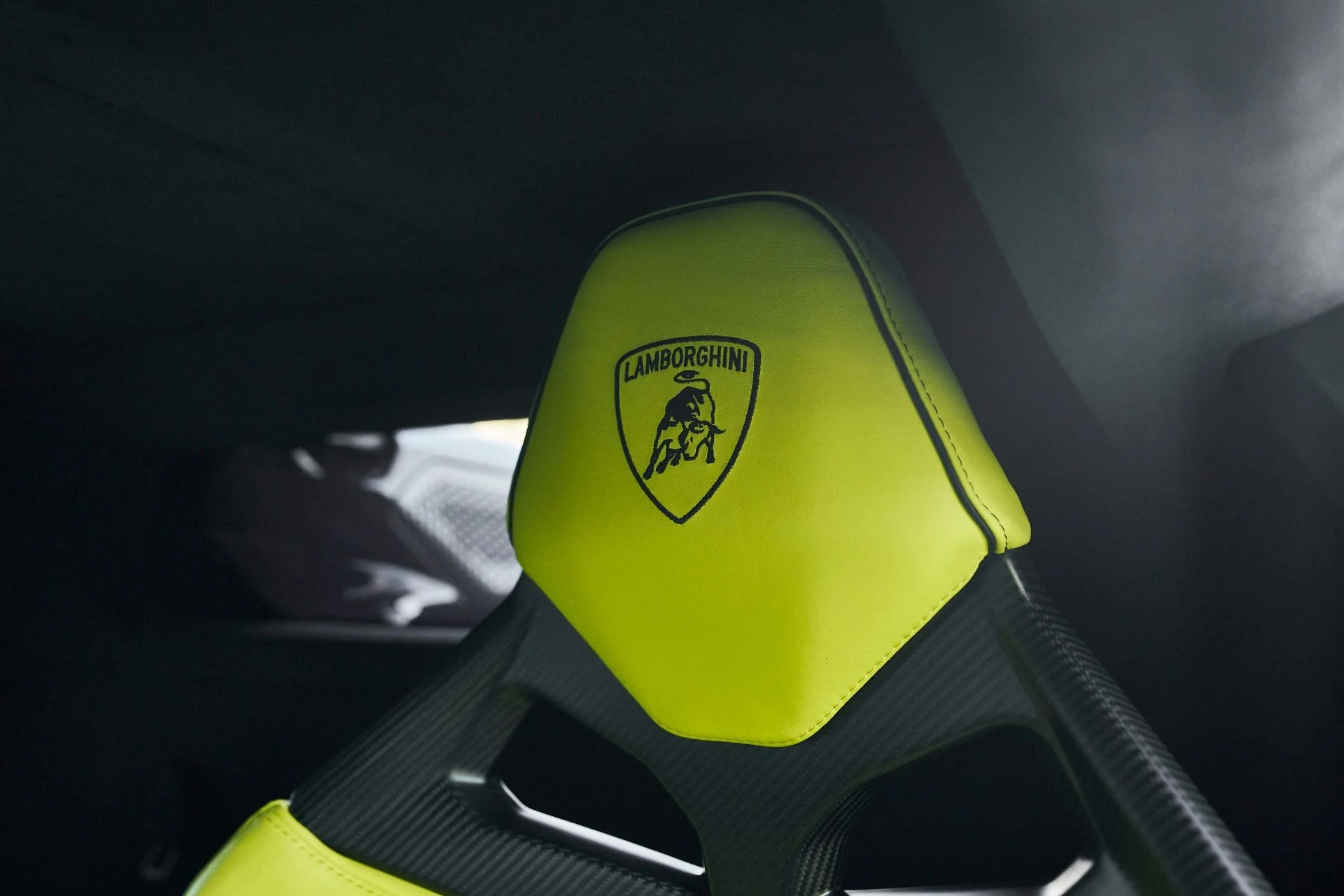 mph045_3639876115_Used_2024_Lamborghini_Revuelto_1763604753_b0c64f8d2e